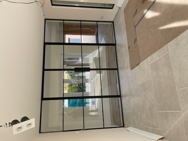 Dining partition glass doors.png