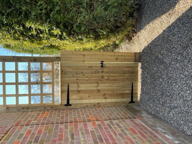 Side access gate.png