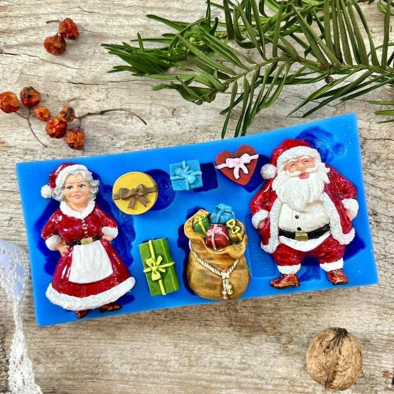 PRE-ORDER Santa Claus and Mrs.Claus