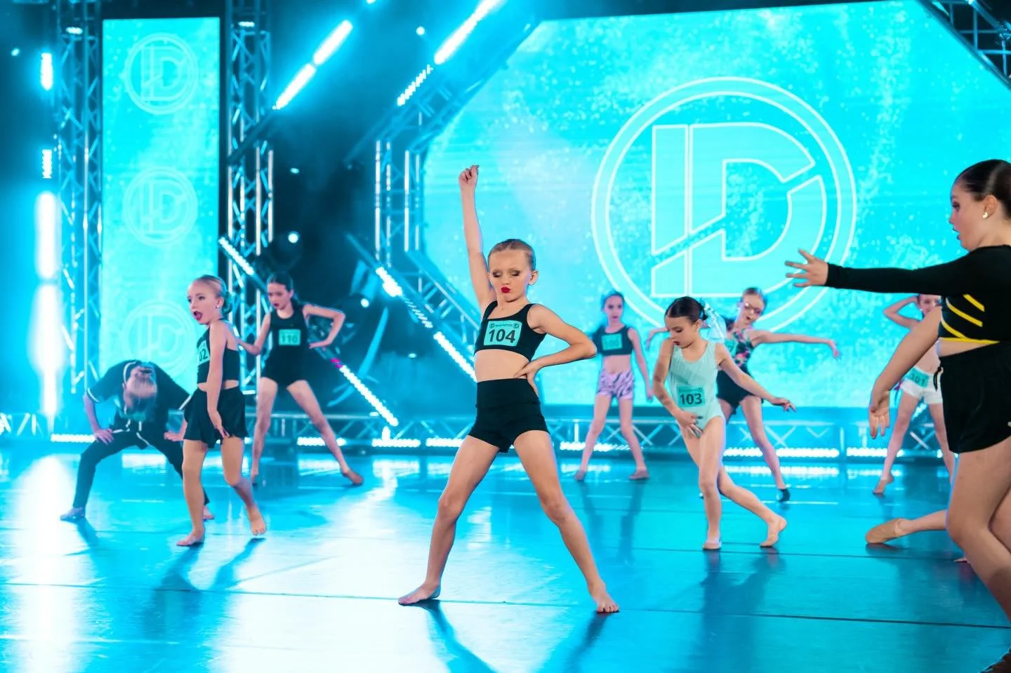 Friday #mood 🤩🩵🥳🕺🏼🪩