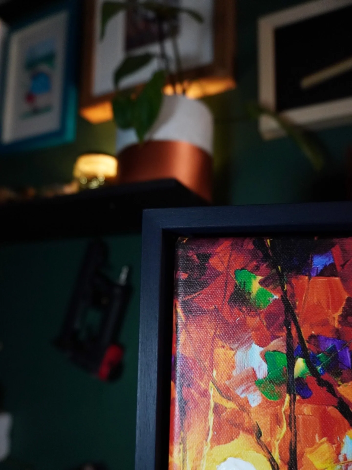 Going for that cafe vibe with this neat royal blue tray frame. 

#pictureframing #worcester #art #design #homedecor