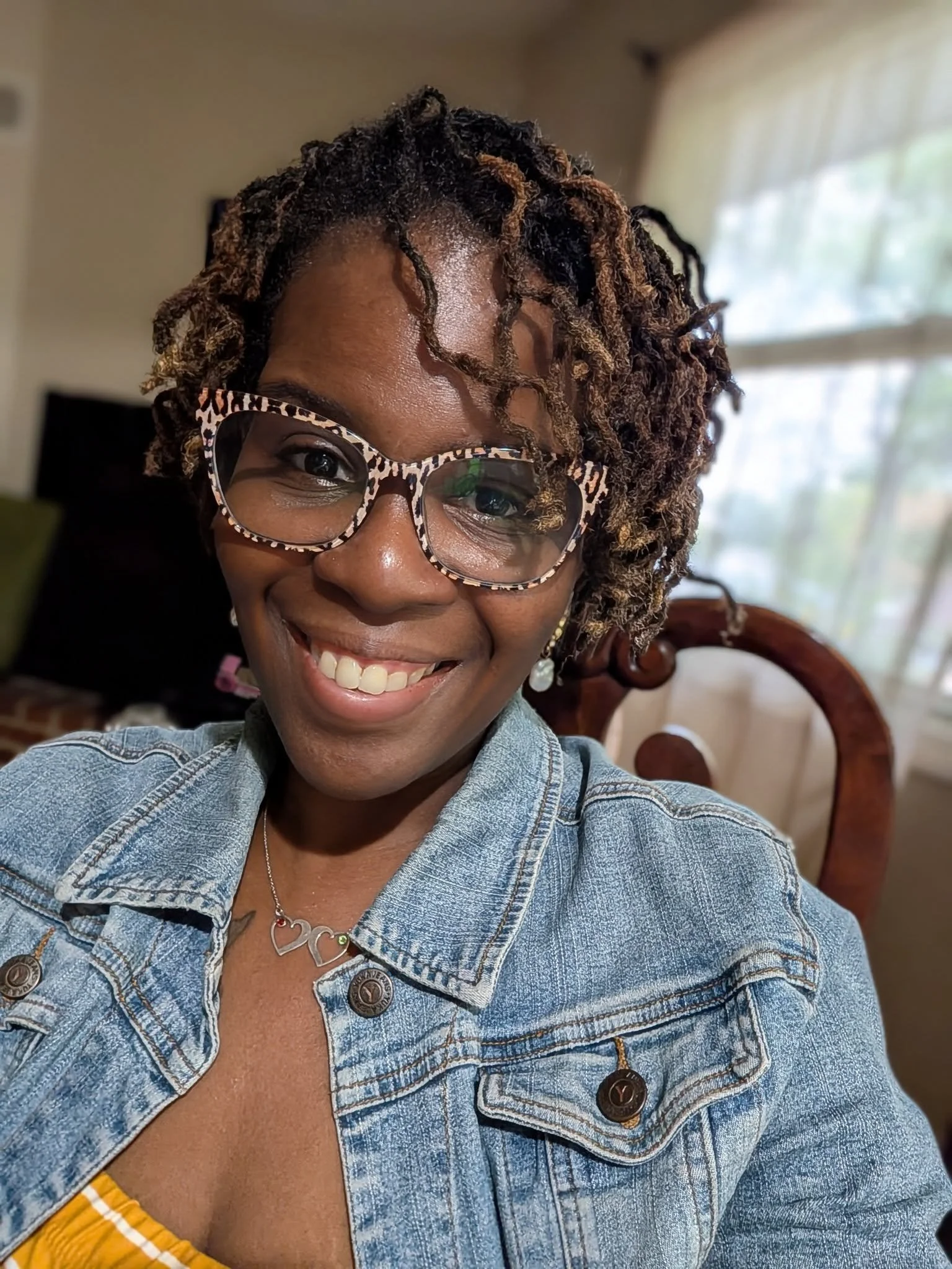 Just checking in... I'm still here. Didn't get raptured... Praise the Lord! How you doing? I can't scroll on everybody page. So Imma do a live to see what's up. It's so much going on in the world... God is still good in the midst of it all!