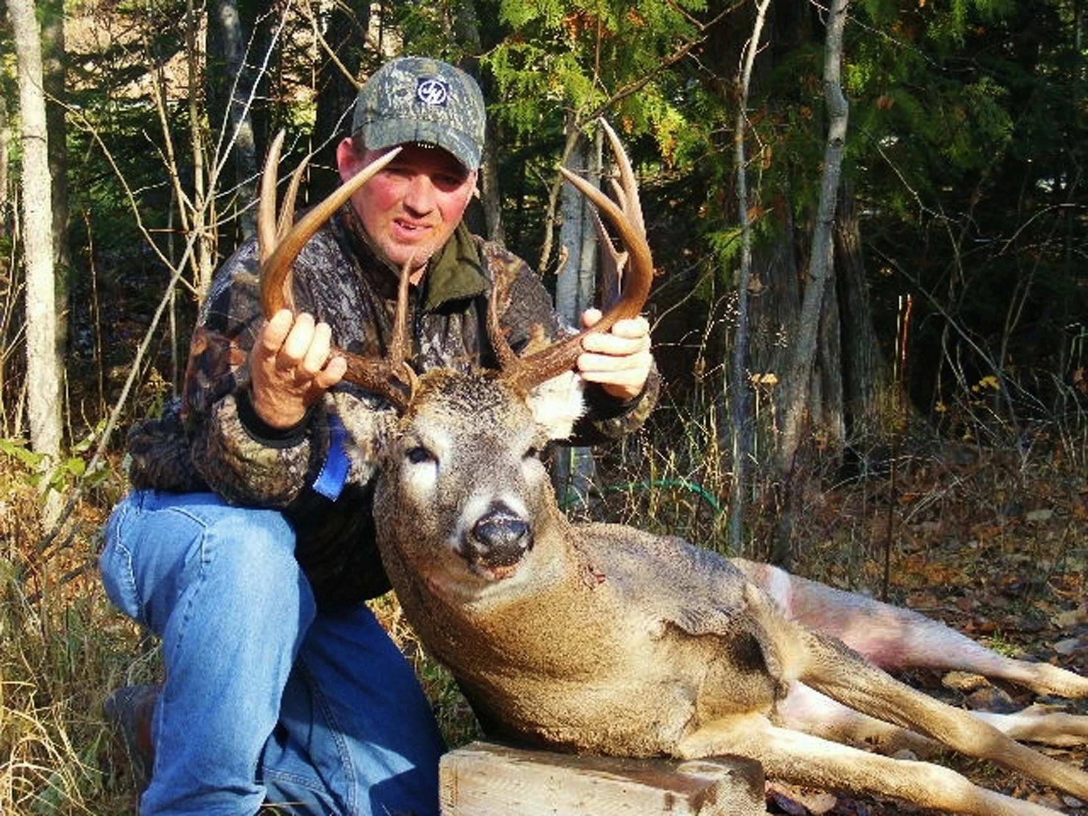 GIANT 10 POINT BUCK.jpg