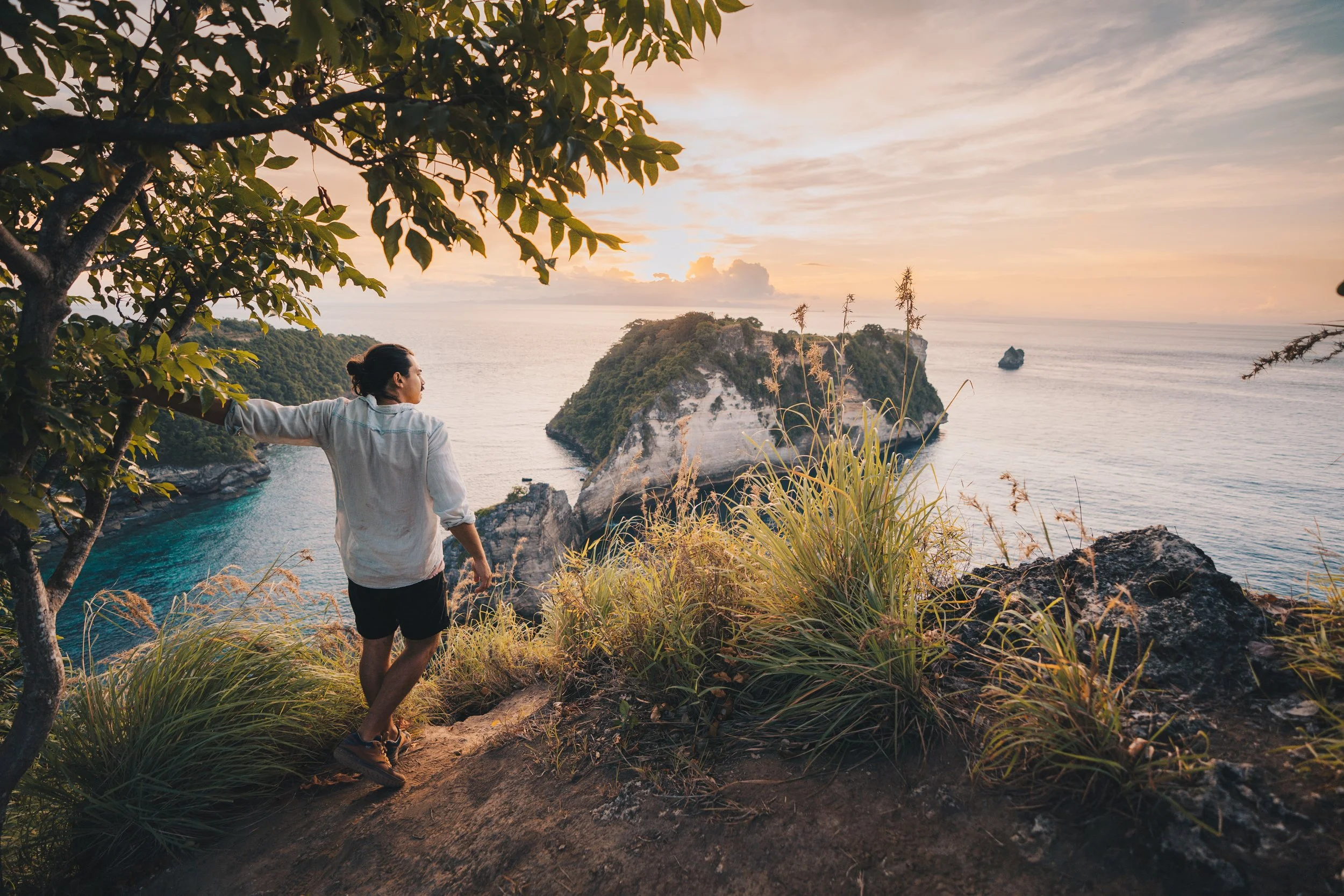 a kreative story found Henry Recinos over looking view