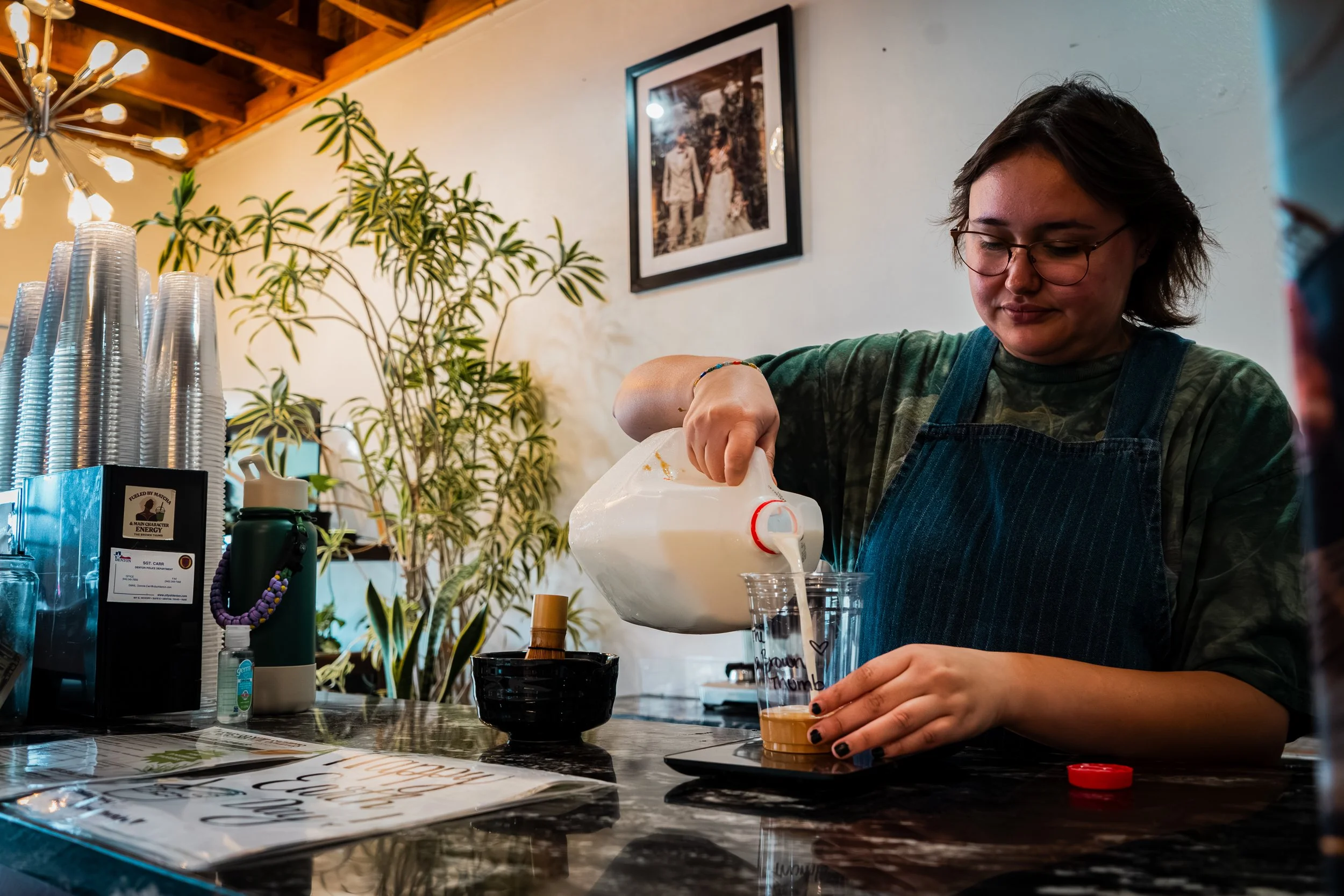 Matcha in Peace
-
Barista Iliana Hopkins, prepares the Butter Begonia Matcha at the Brown Thumb, Wednesday evening. The Brown Thumb combines matcha and plants to give the community a place to relax and restore.