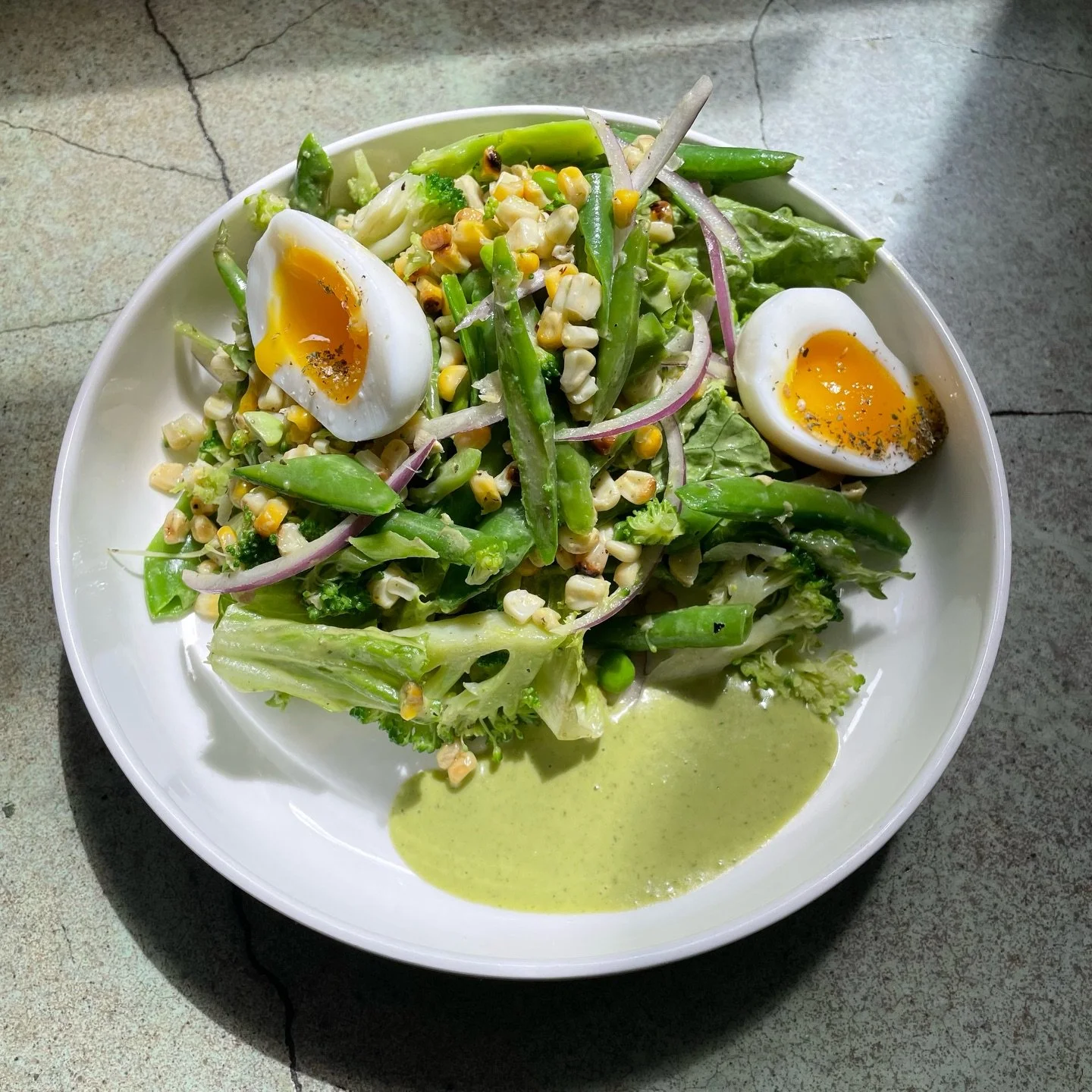 Sugar snap peas, asparagus, broccoli, roasted corn, red onion, green leaf lettuce, finished with a fresh herb Dijon dressing. 🌿✨
Fresh, bright, and made for the season.
Open Tuesday&ndash;Saturday, 12pm&ndash;10pm
&bull;
#stina #phillyeats #springme