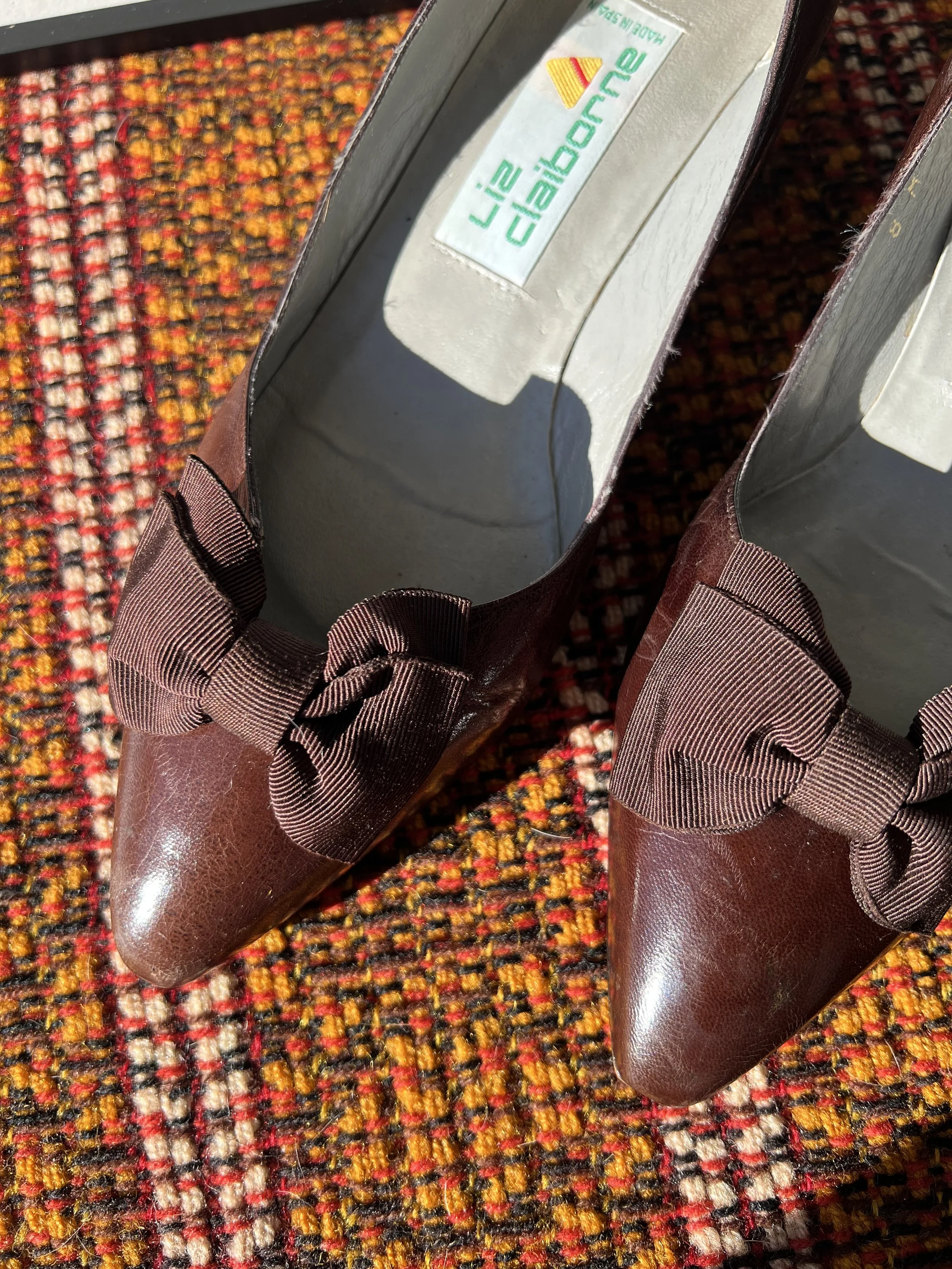 1980's Vintage Liz Claiborne Brown Leather Shoes With Bow Detail