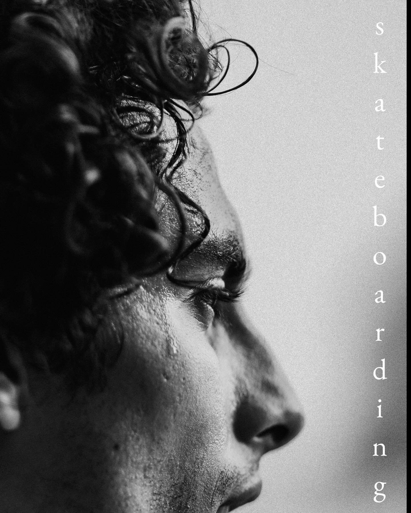 My 👀 on skateboarding...
This series will be exhibited this SATURDAY at the opening party of the new @ruxashp  shop in Barcelona! I'd love for you all to come by to celebrate, and see my work! For entrees DM!

📍 Skatehub, Barcelona

#skateboarding 