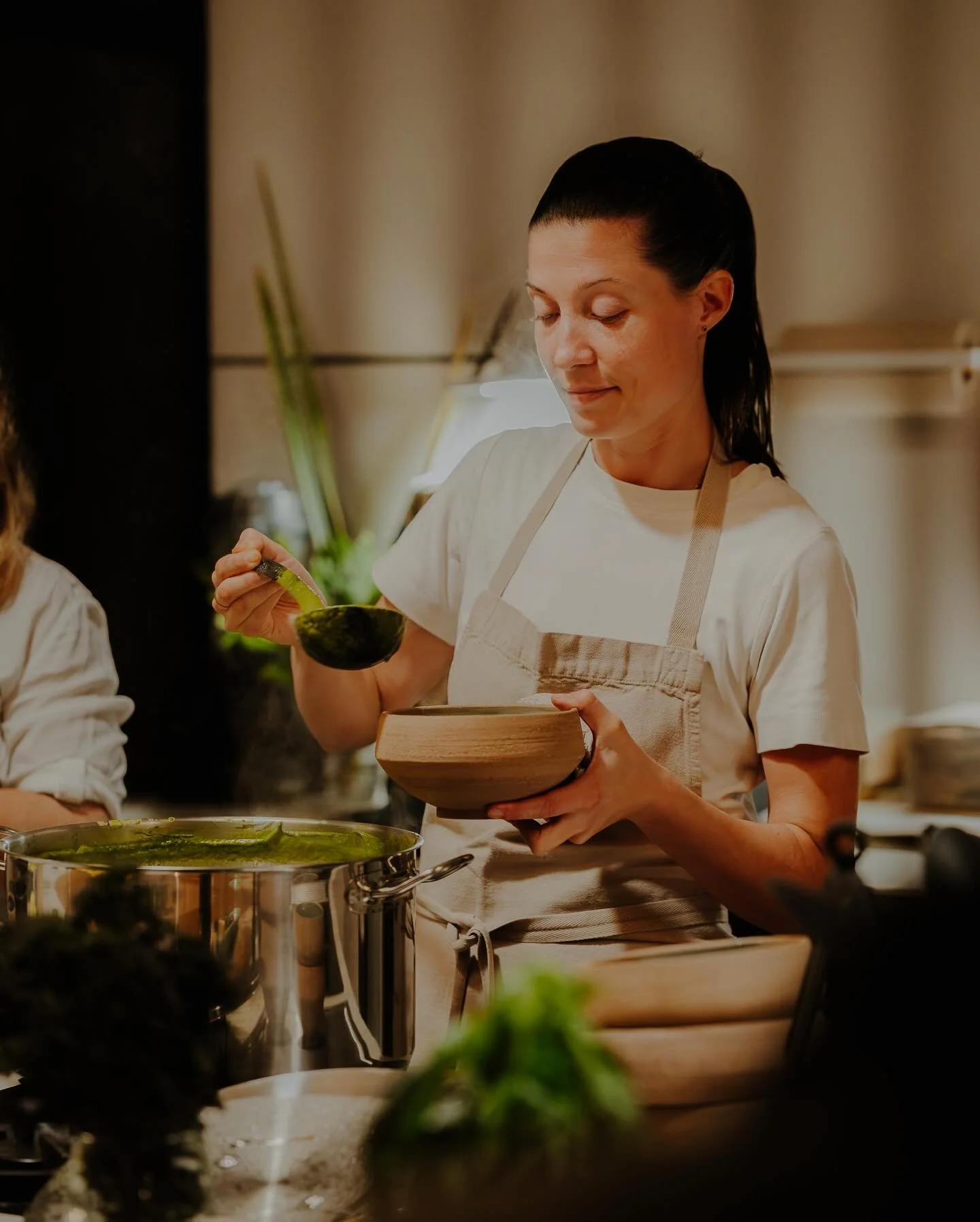 Food feeds the soul❤️ 
Food brings people together.
Food brings joy. 

This was all felt during the Detox retreat at @lacuraretreats , with the amaaaazing chef @the_love_cuisine , preparing all these delicious soups and juices and meals that just. hi