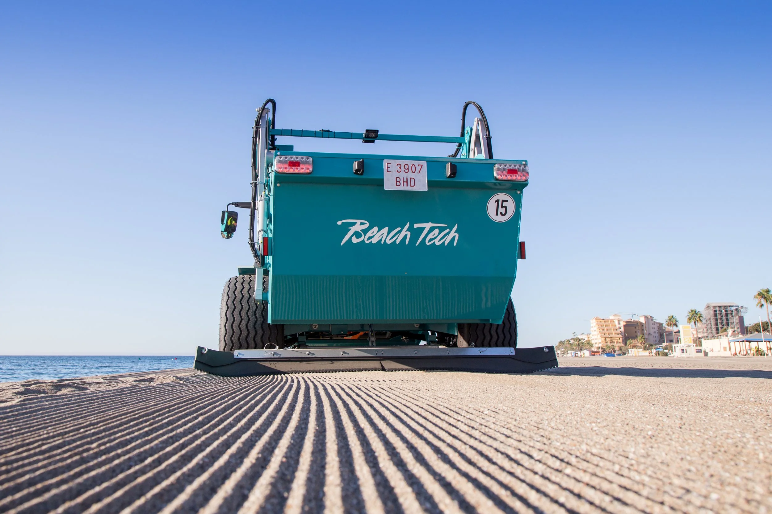 Professional beach cleaning machines AU