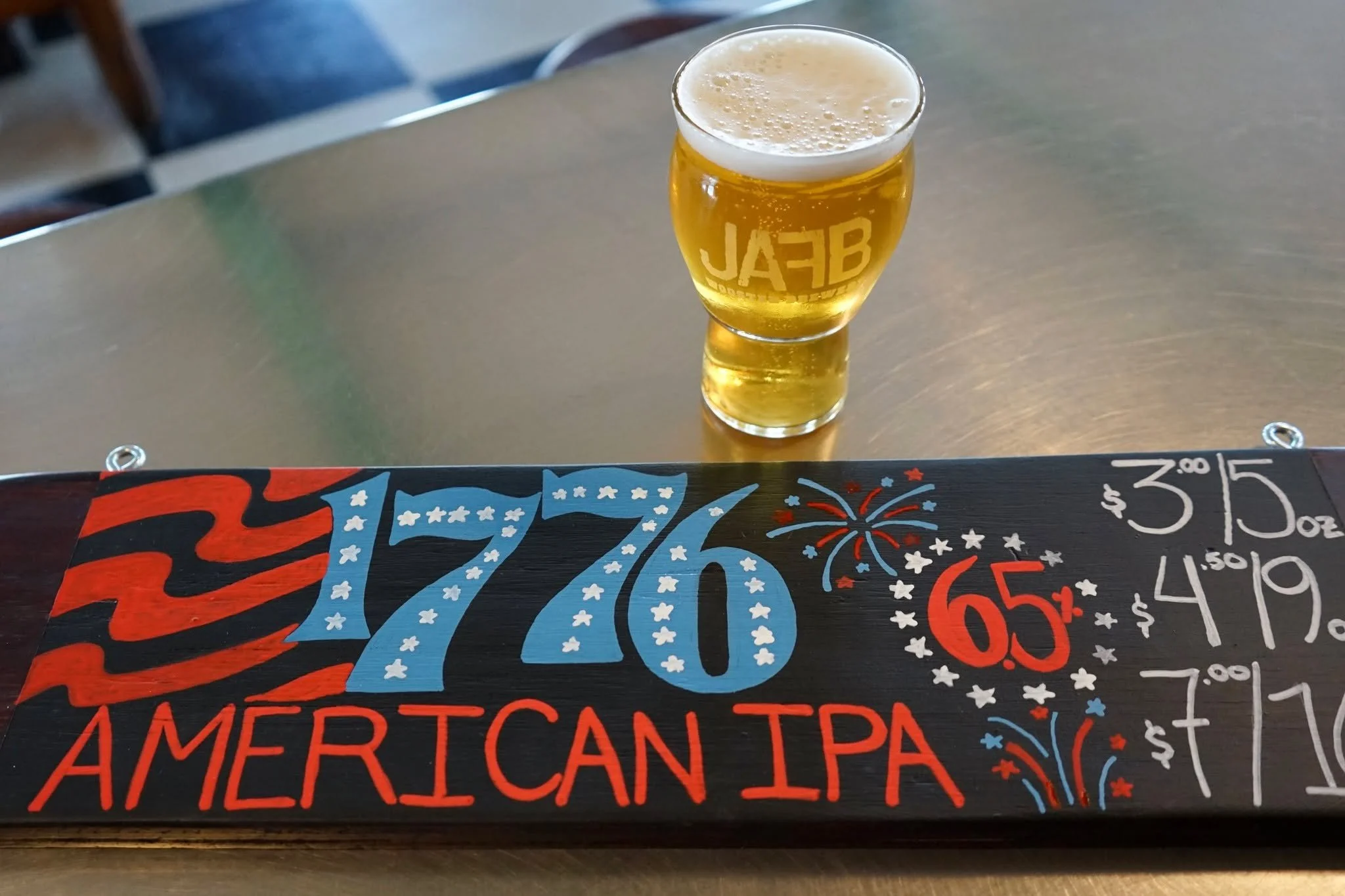 Last call for 1776 🇺🇸🚨

1776 American IPA is on its final kegs, so don't miss your chance to grab a pint. Enjoy a draft pour with friends to ward away signs of looming autumn weather 🌞🍂 4-packs are sold out, but crowlers are still available 🤗
