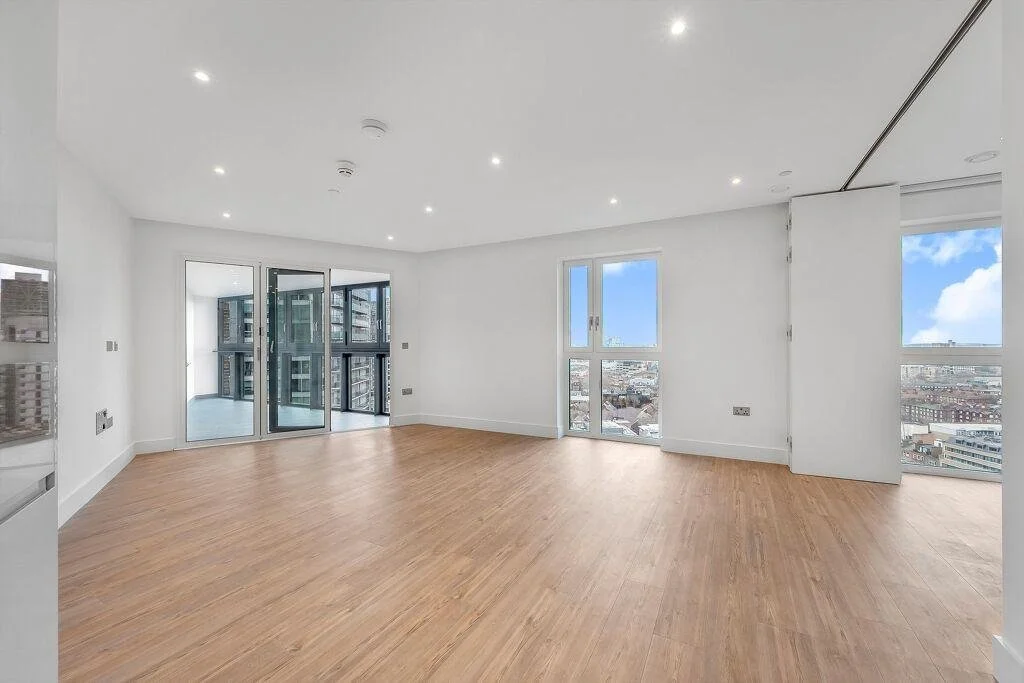 Professional end of tenancy cleaning service in a modern London apartment