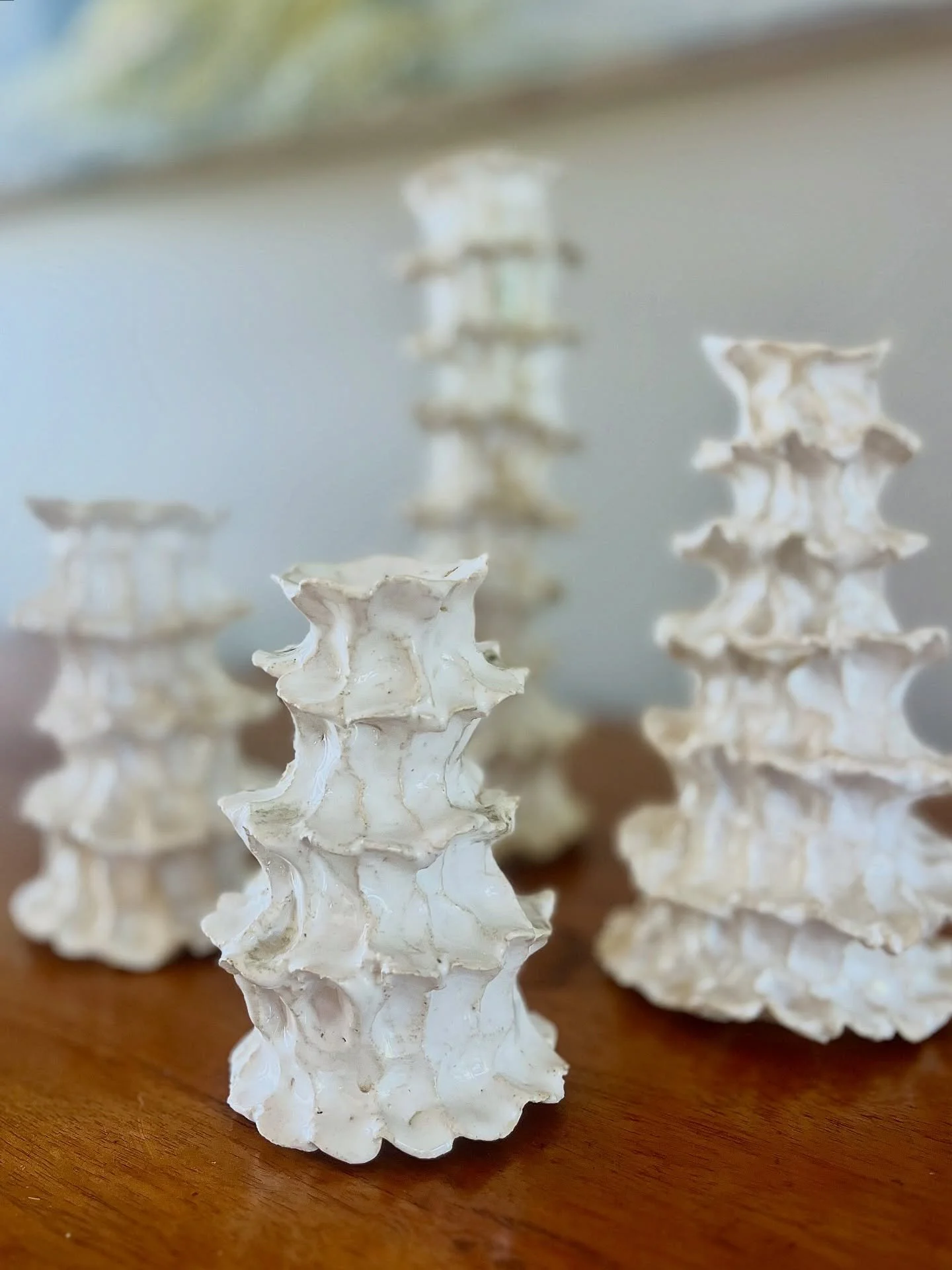 Handmade, one-of-a-kind, and quietly striking 🤍 #addtocart

These sculptural ceramic pinch pots by local artist @bel.christine bring that perfectly imperfect, organic texture we&rsquo;re always chasing for our listings.

Styled here for @bayleyswaih