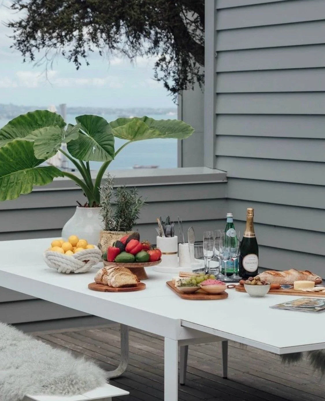 Stay beautifully.
We style holiday homes that people can&rsquo;t stop saving, sharing and booking. Thoughtful details. 

Holiday home looking a little tired? We layer in the details&mdash;linen, styling, outdoor spaces and those little moments that m
