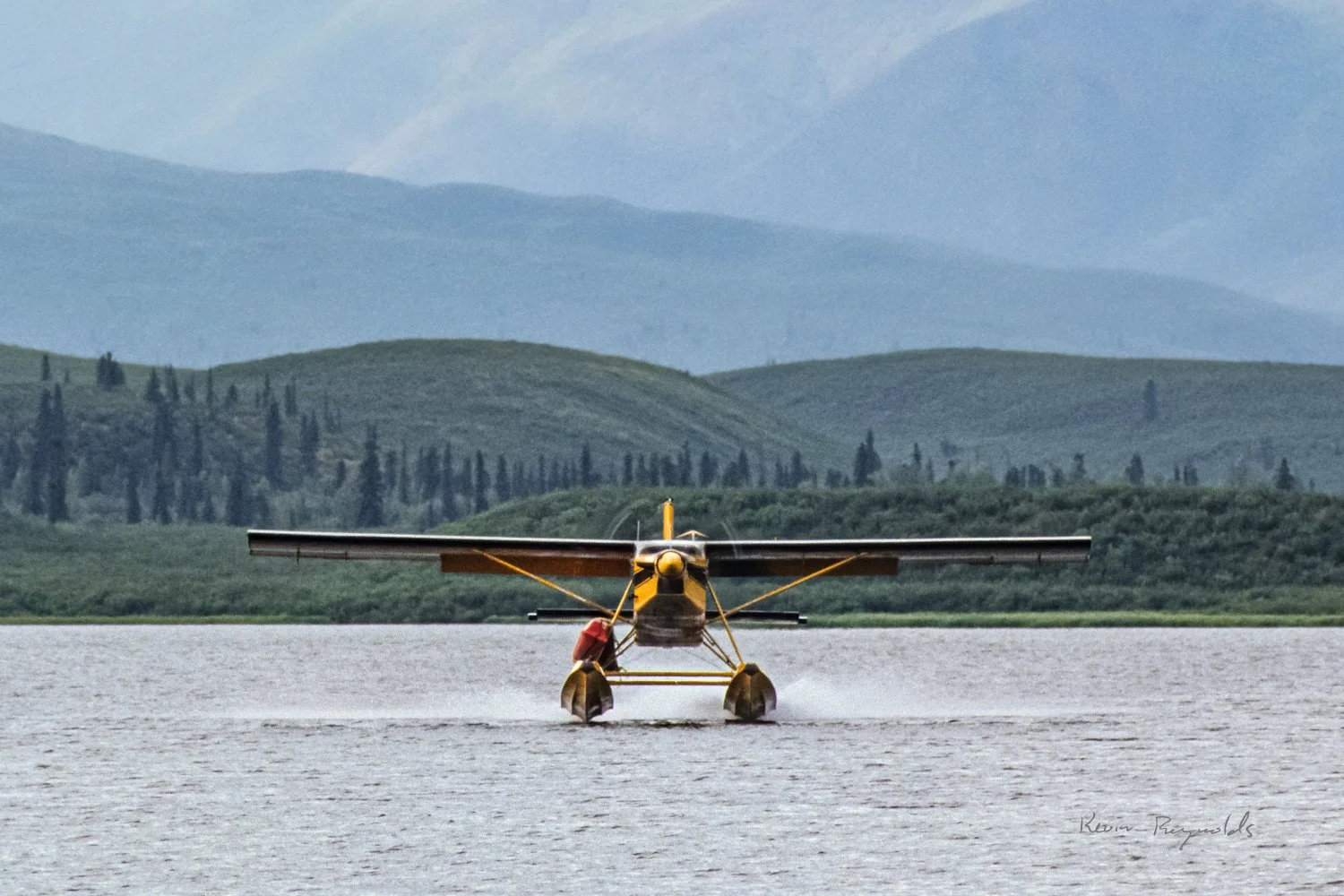 Pilatus Porter floatplane on Willow Handle Lake, NT