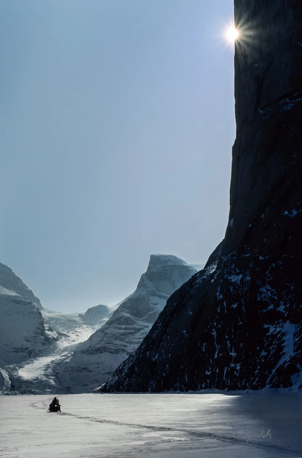 Clyde Inlet cliff, NU