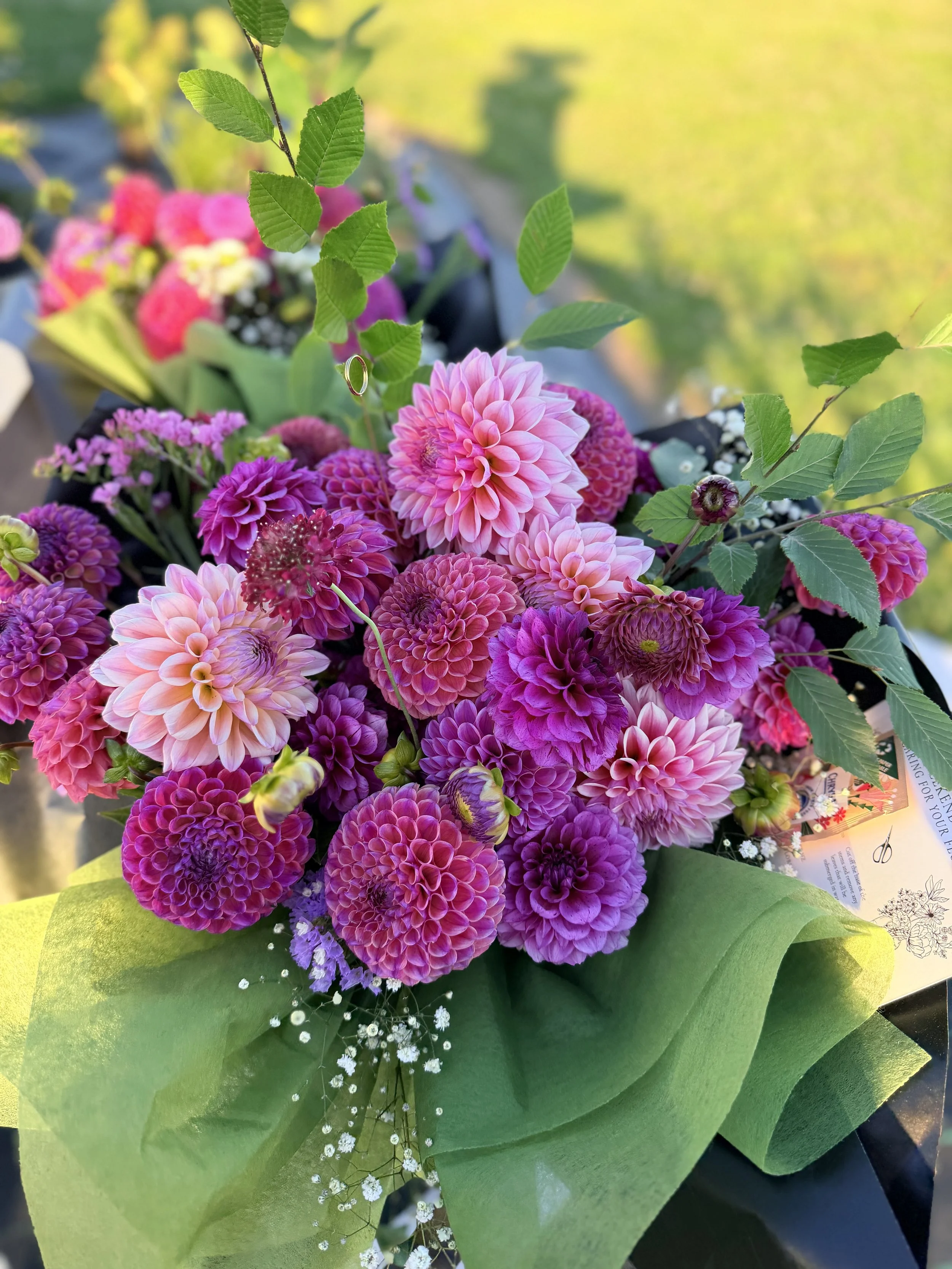 Deluxe Dahlia Bouquet