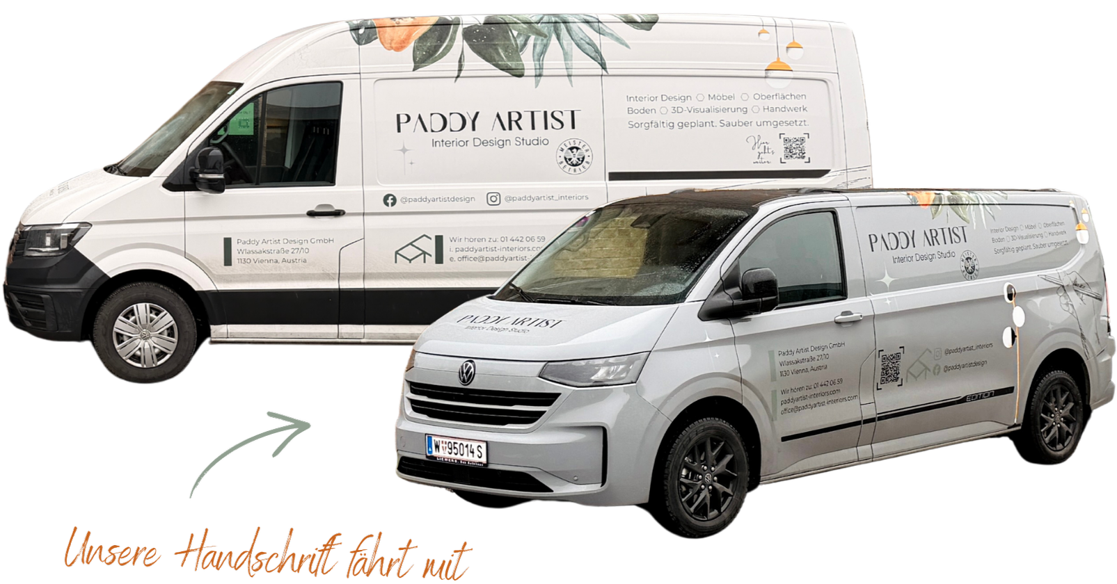 Zwei Firmenfahrzeuge mit dem Branding von Paddy Artist Design und dem Schriftzug „Unsere Handschrift fährt mit“