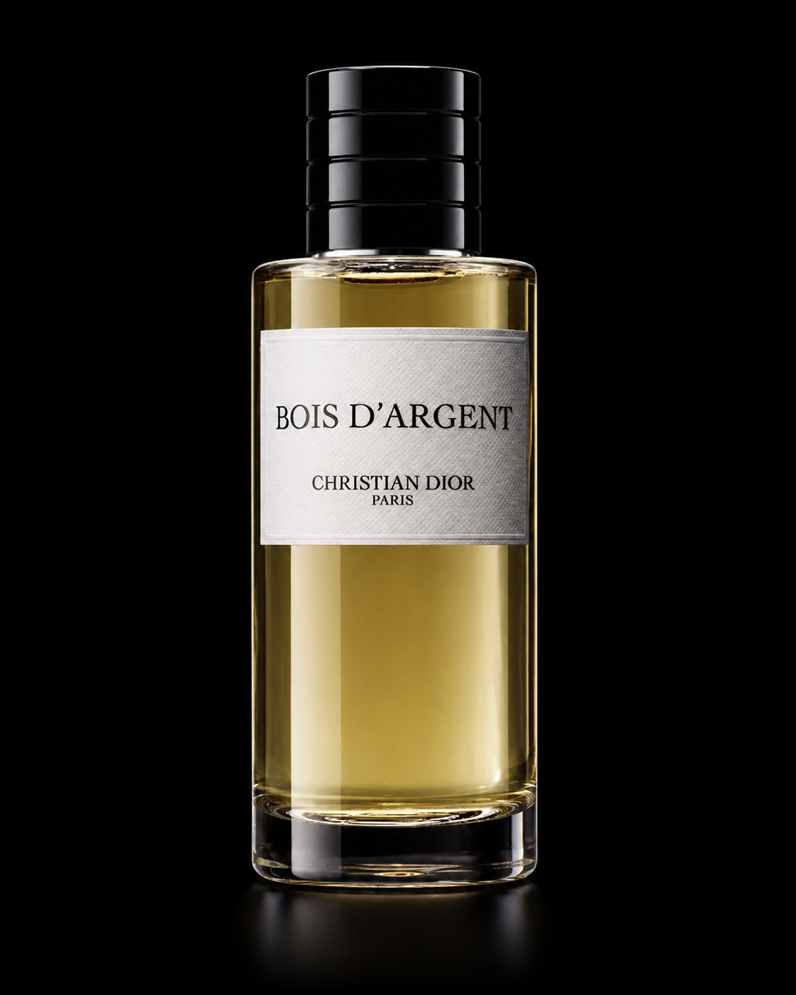 Flacon de parfum Christian Dior Bois d'Argent sur fond noir.