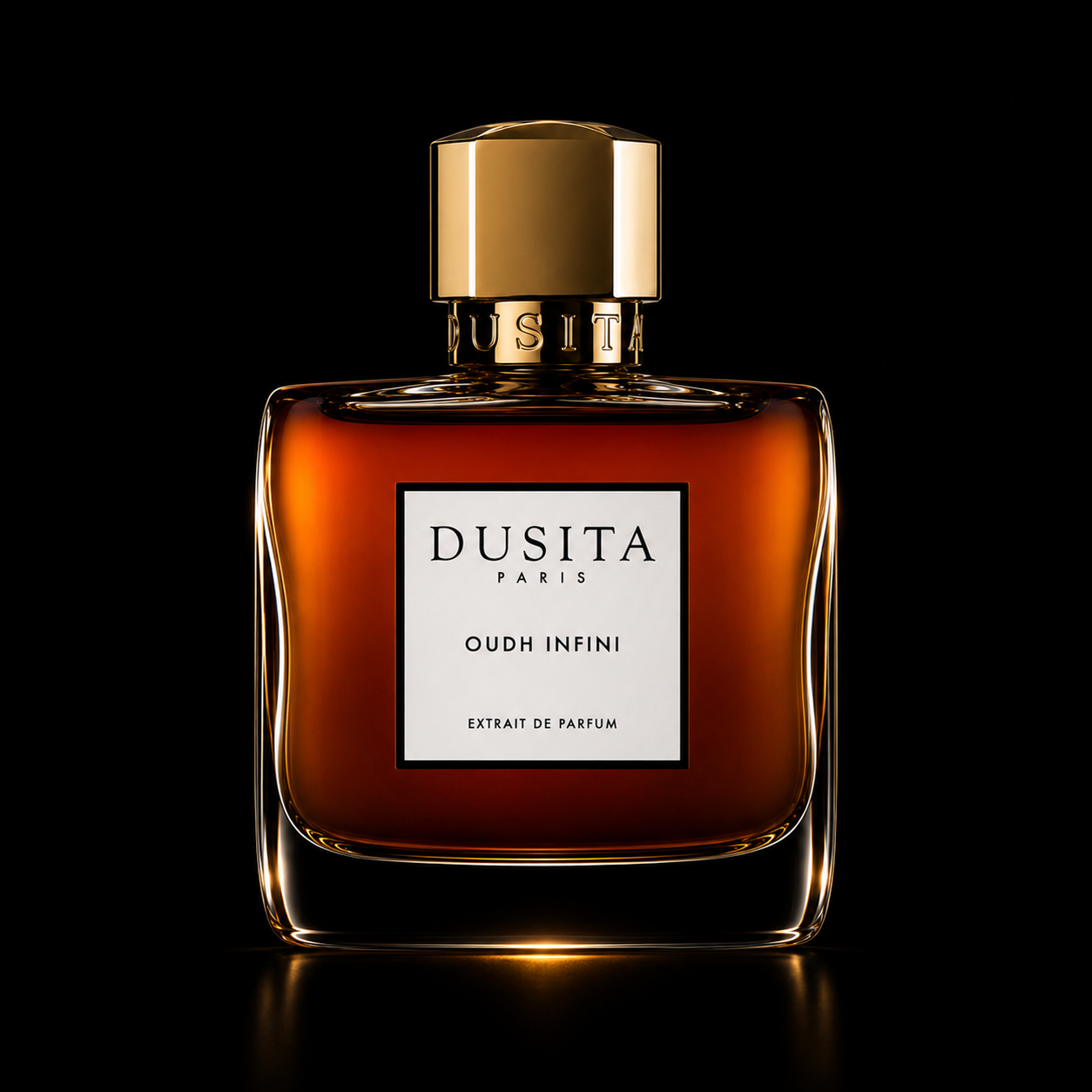 Flacon de parfum DUSITA PARIS OUDH INFINI avec bouchon doré, sur fond noir