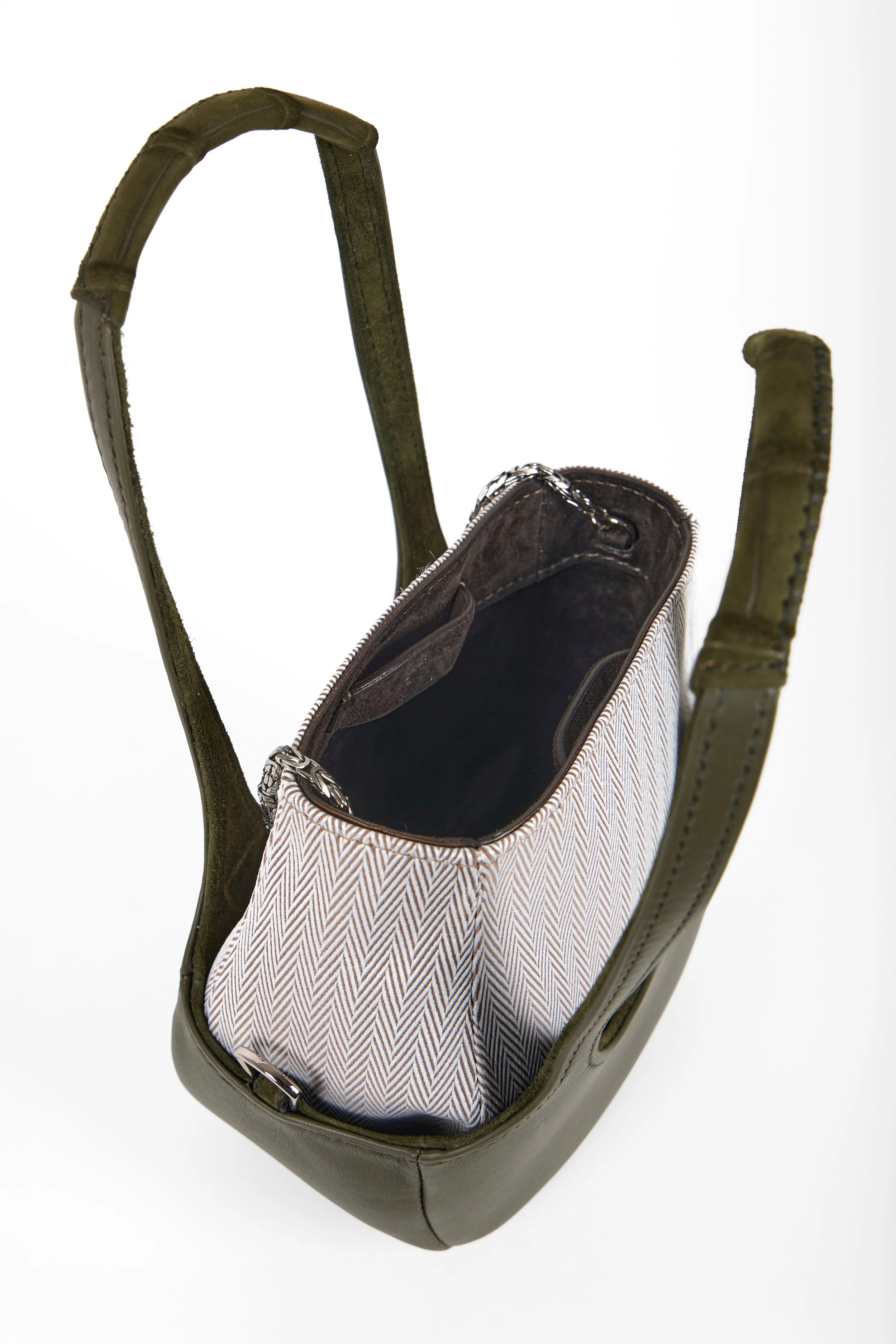 GIFTBOX_EJIAH17DUETTO_SAC5_VEAUKAKI_POUCHTOILE_INT_032026.jpg