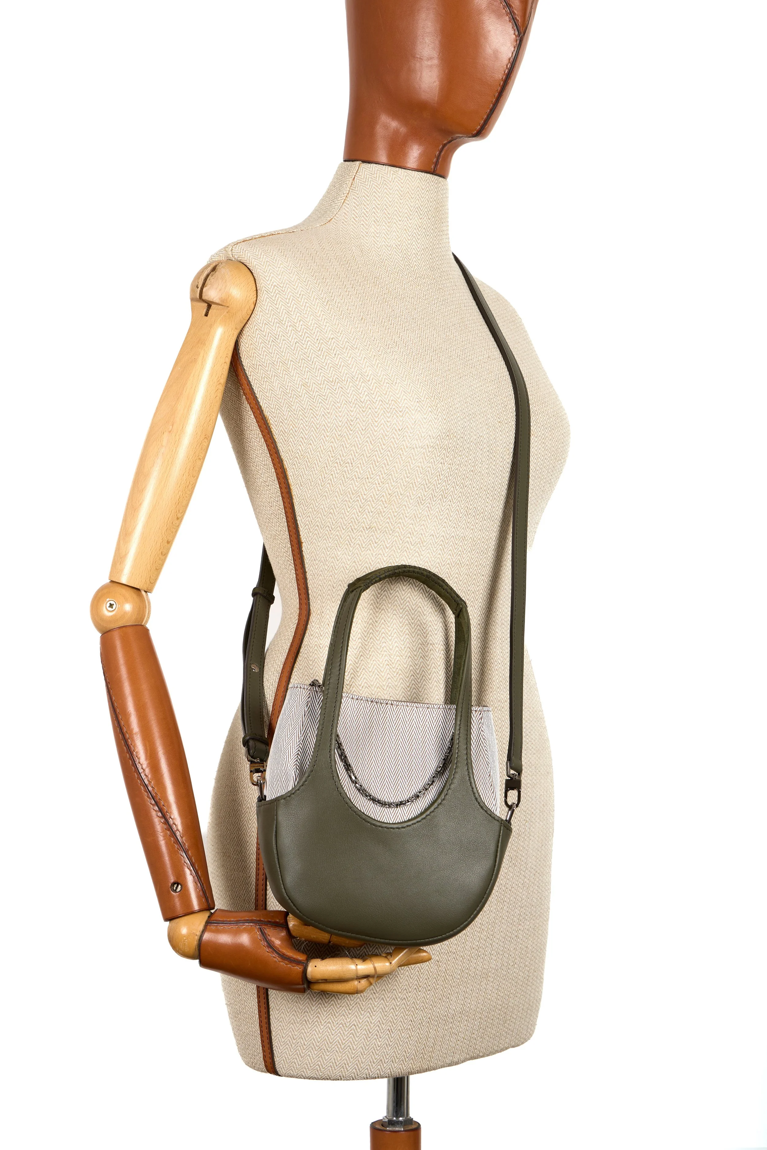 GIFTBOX_EJIAH17DUETTO_SAC5_VEAUKAKI_POUCHTOILE_MODELbandouliere_032026.jpg