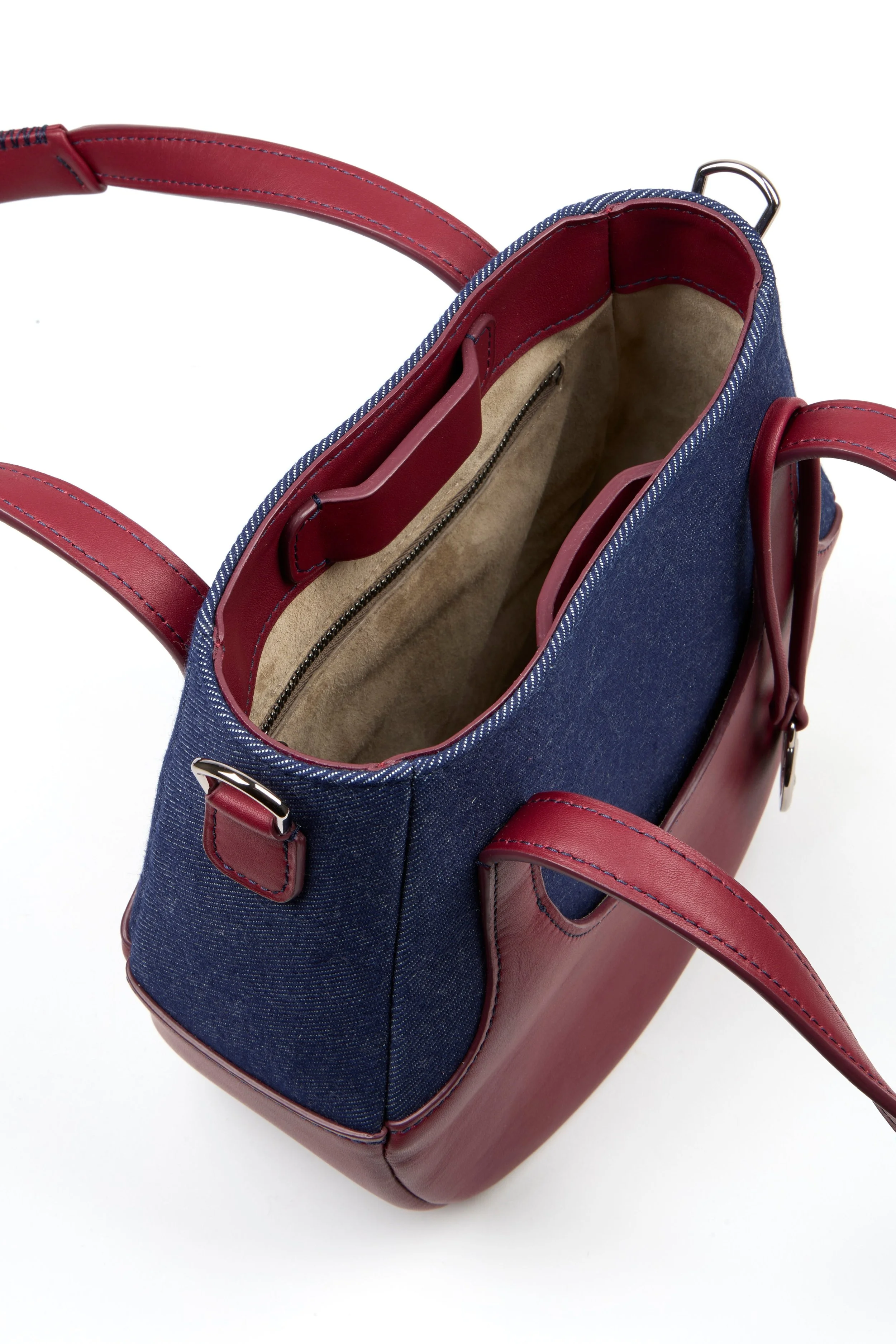 EJIAH25_EJ25VEABOUA72025_DENIM_INDIGO_CALFSKIN_BOURGOGNE_INT_052026.jpg