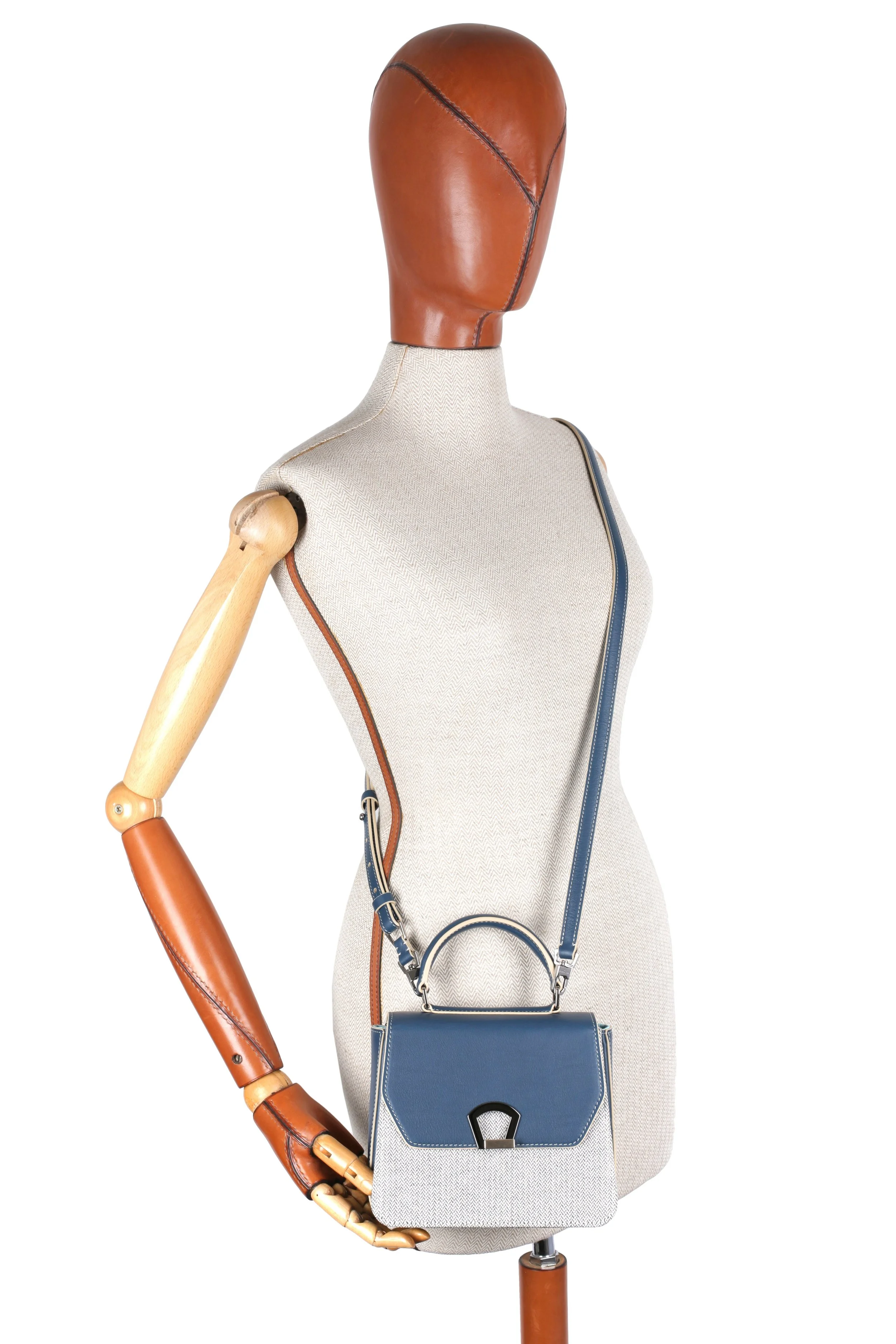 50_miniladybag_model_33ea14df-0e9e-46b4-a70d-c182b266d9ae.jpg