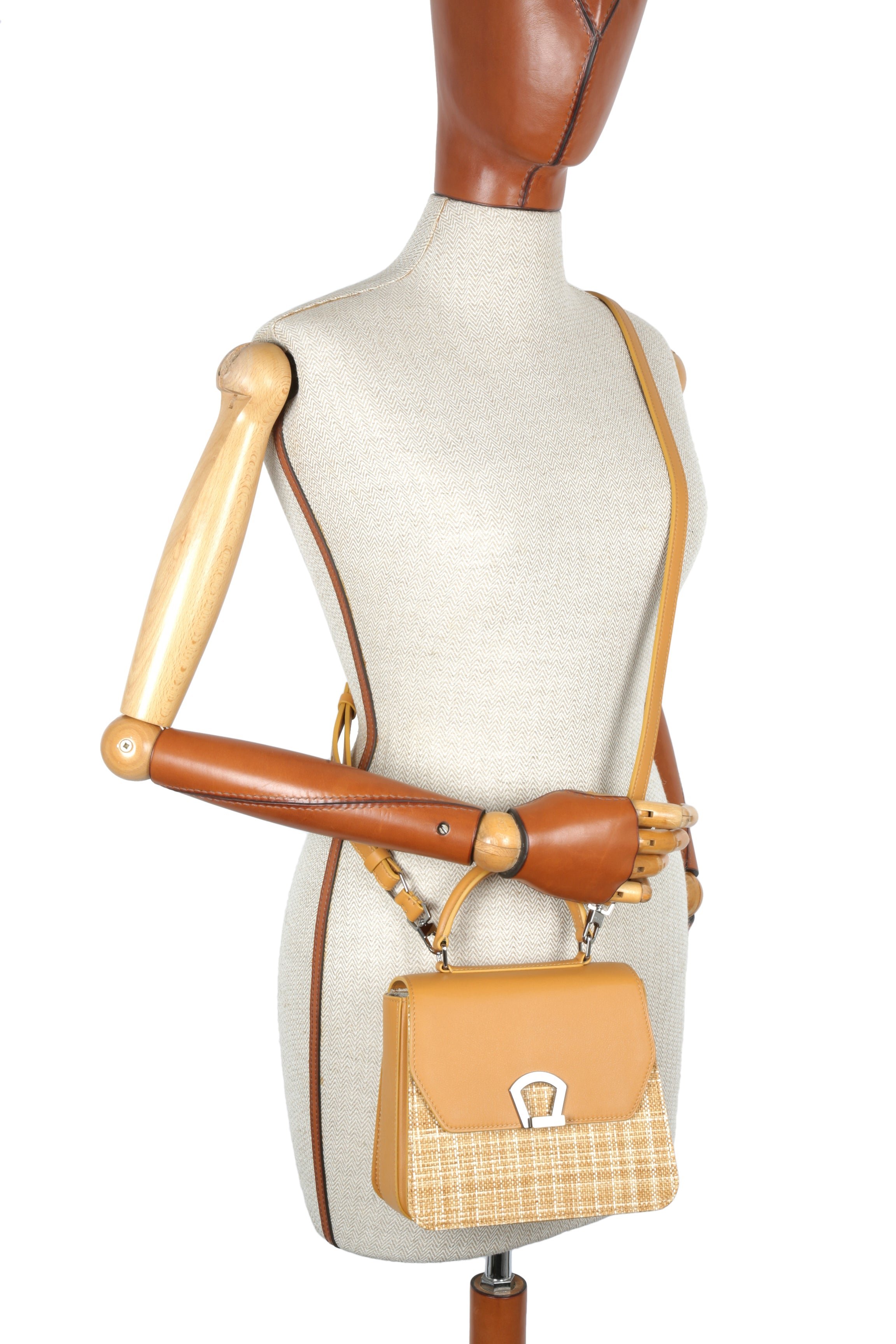 TISSU_CAMEL_MINILADYBAG_MODEL.jpg