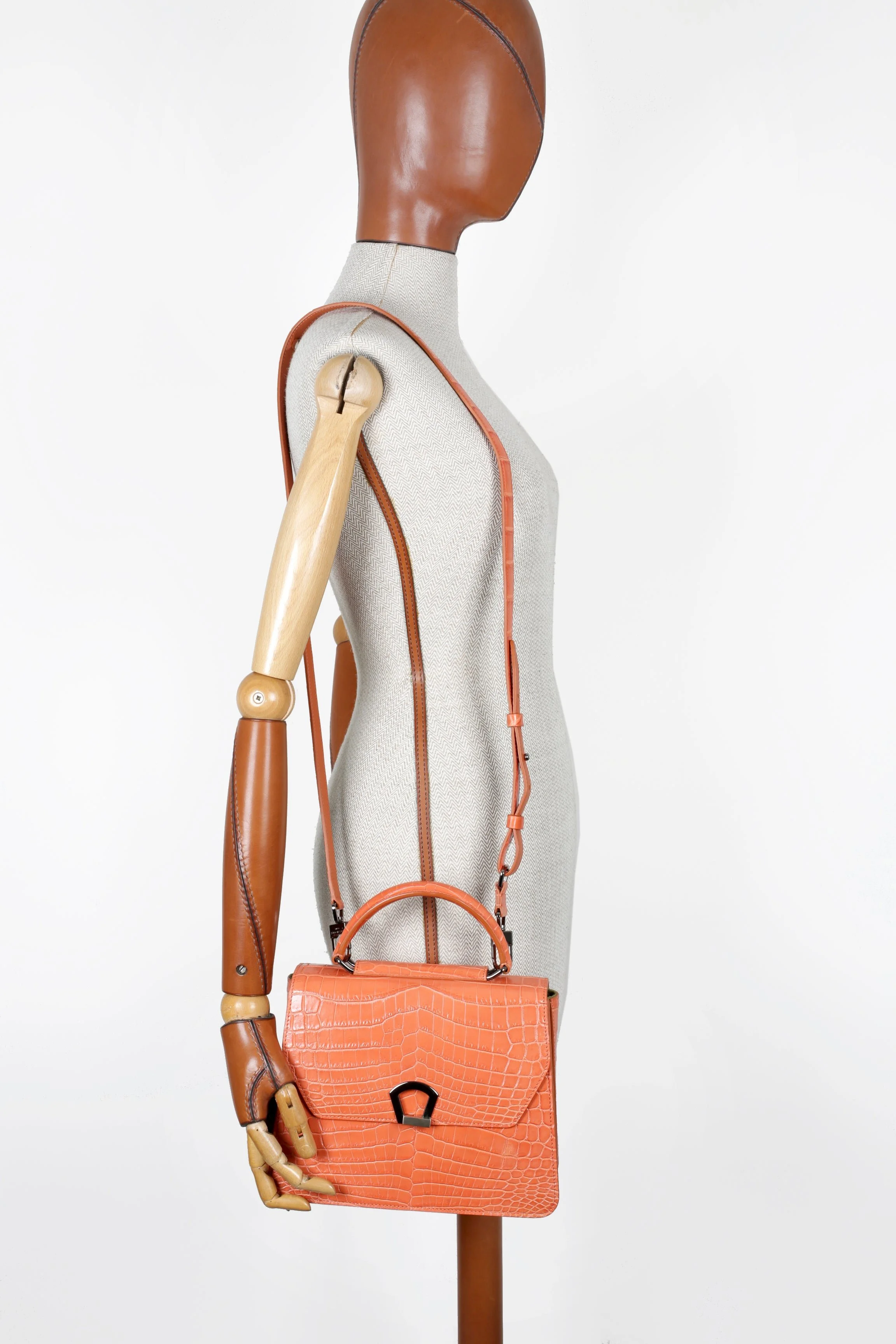 LADYBAGORANGEportC1.jpg
