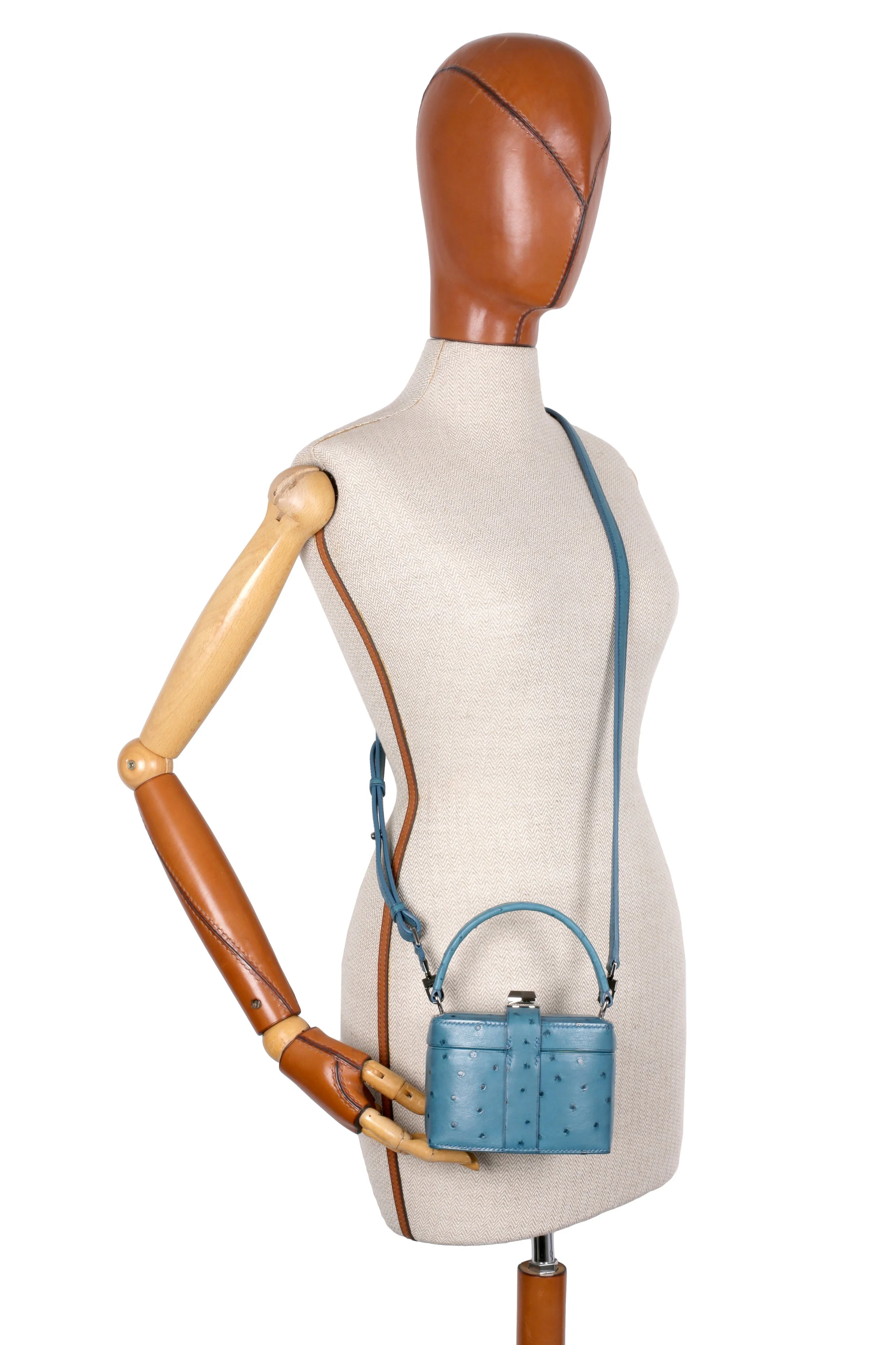 135_miniivybucket2640_model.jpg