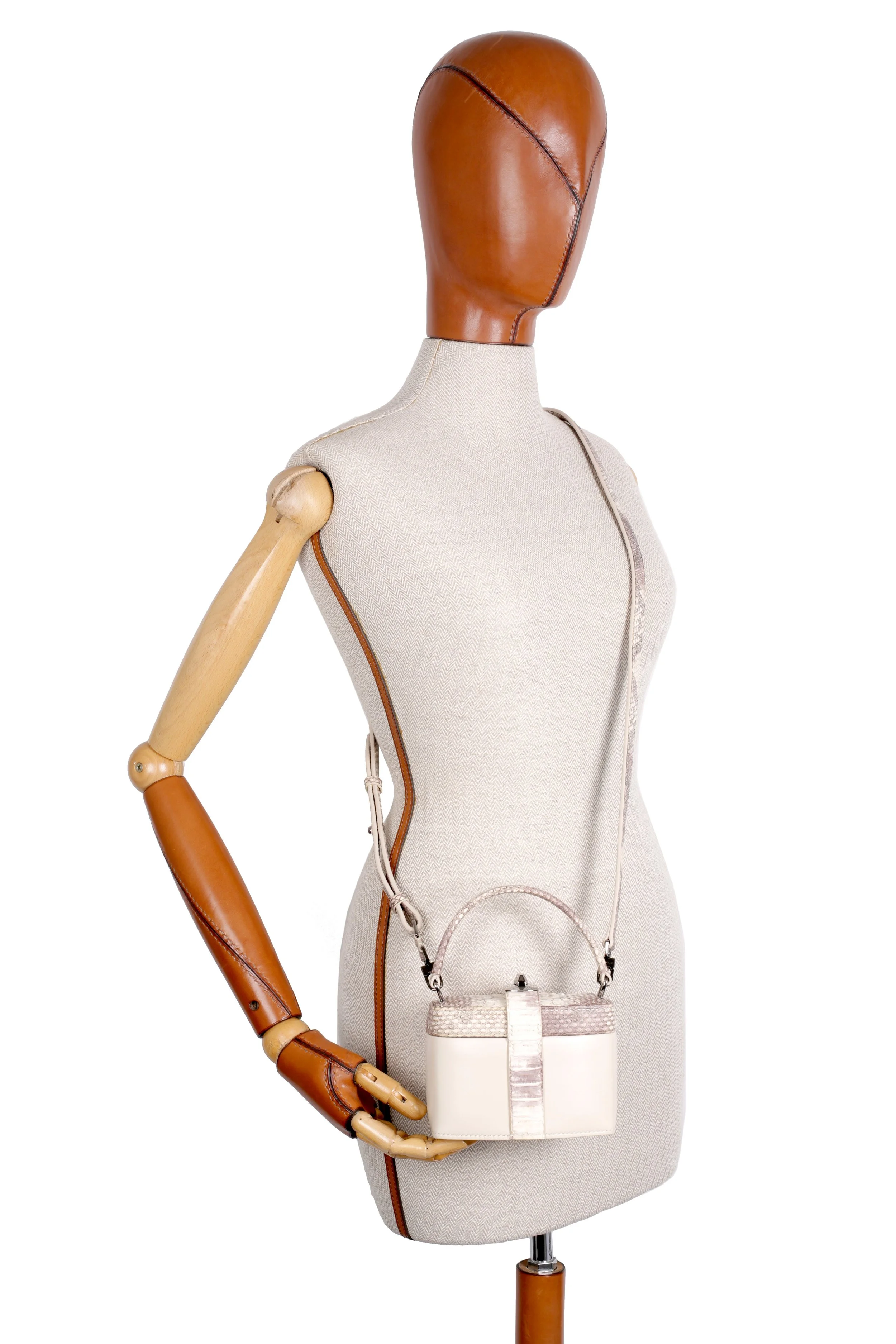 127_miniivybucket2645_model.jpg