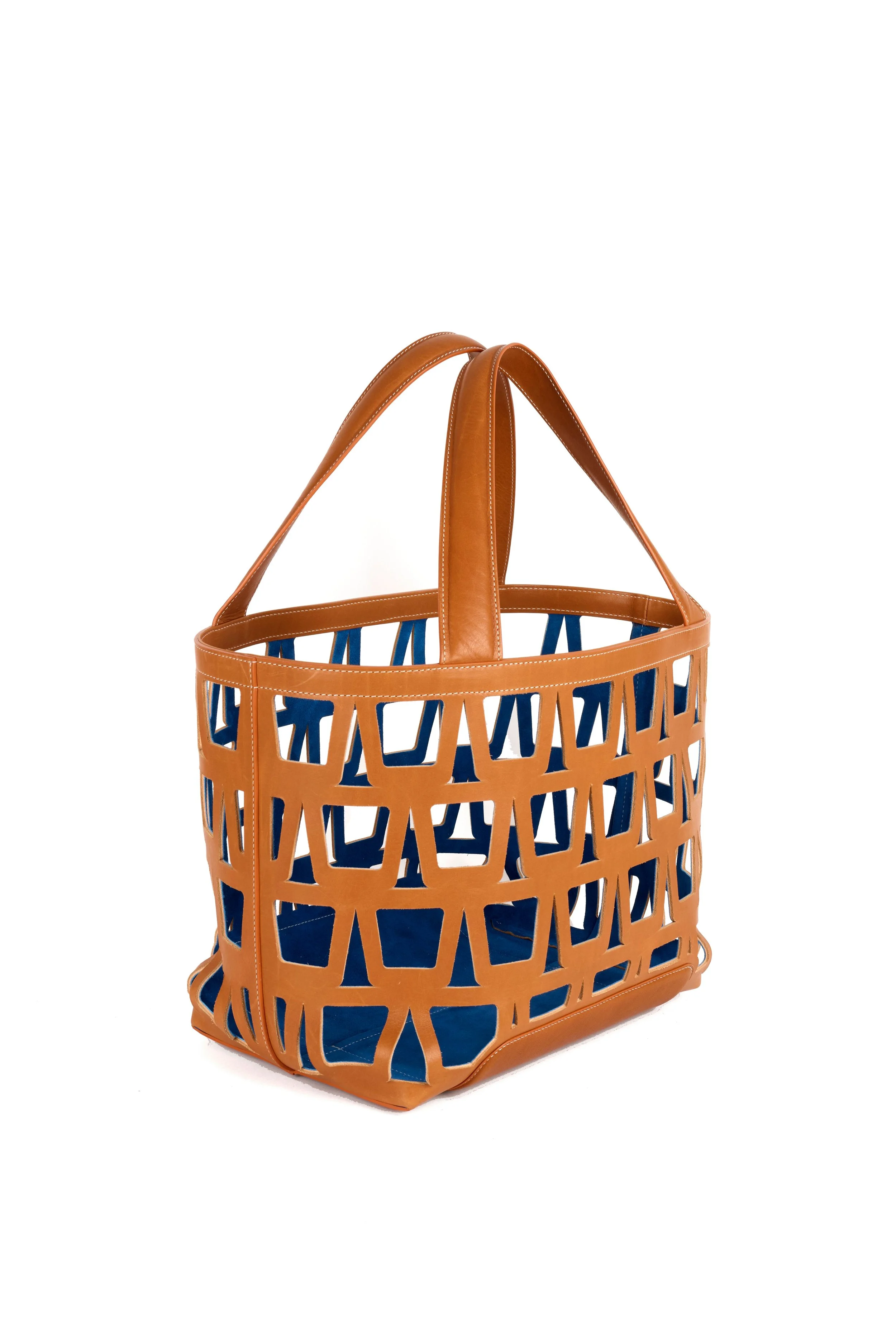 KAYLA43TOTE-VEAUBARENIA-QUART.jpg