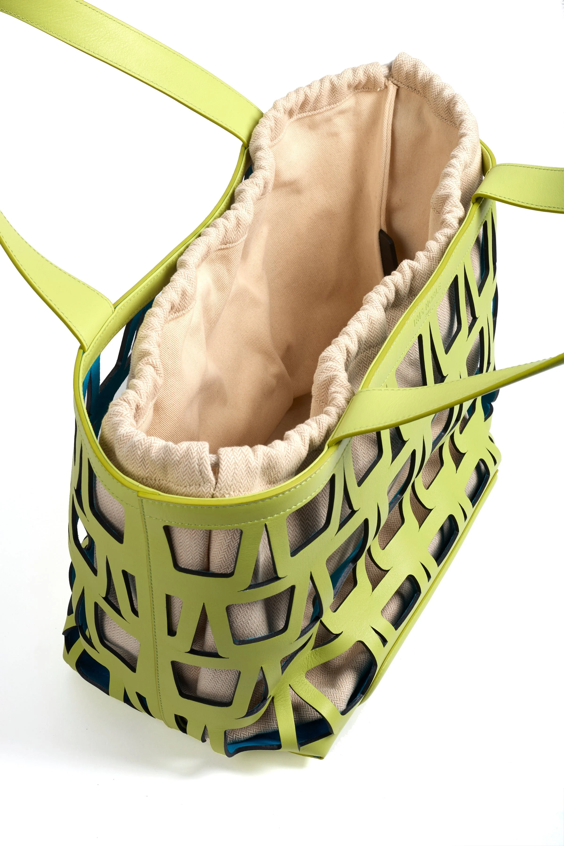 IN2442_KAYLA_TOTE_43-24072025-INT.jpg