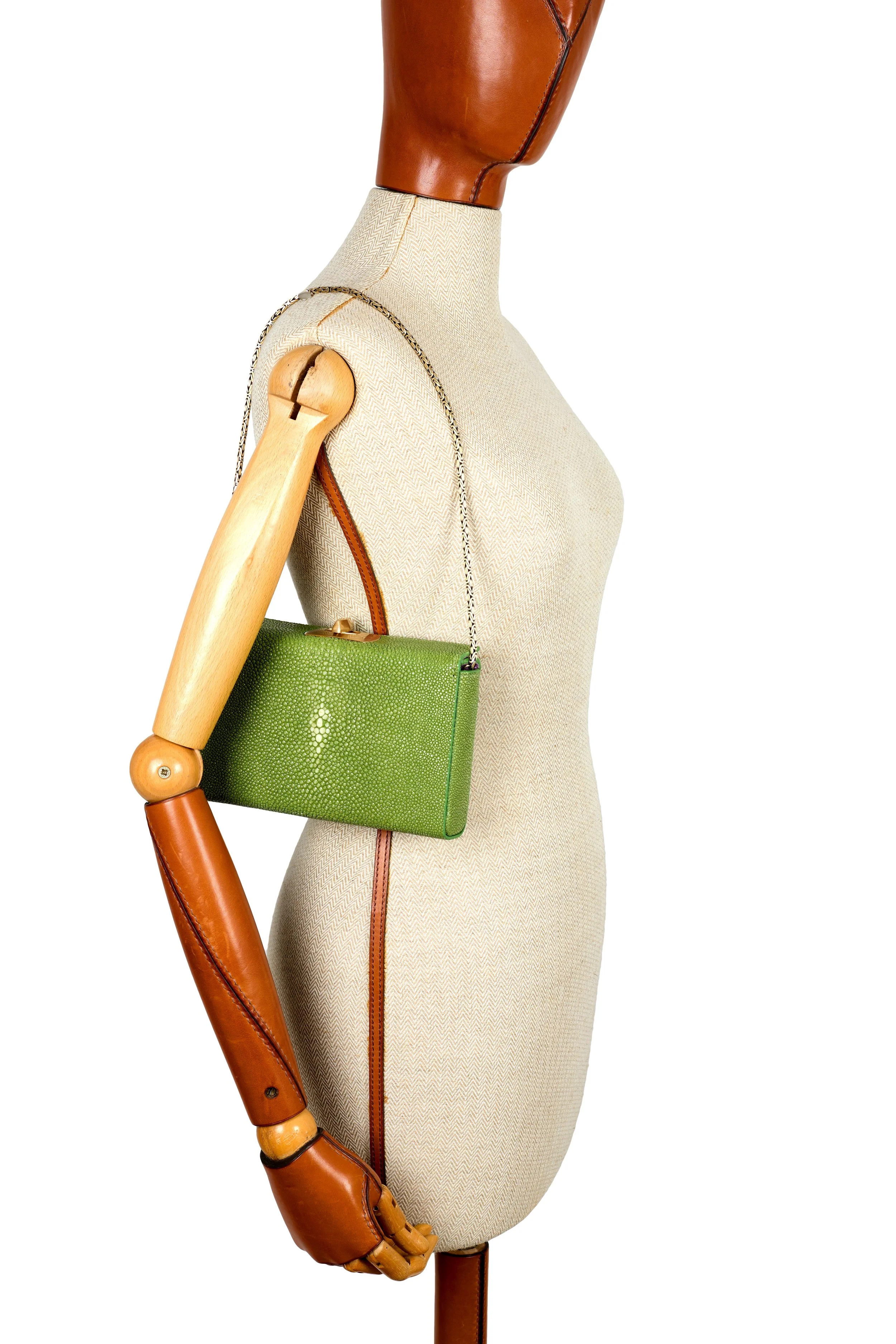 MINAL18-GALUCHATCELADON-MODEL.jpg
