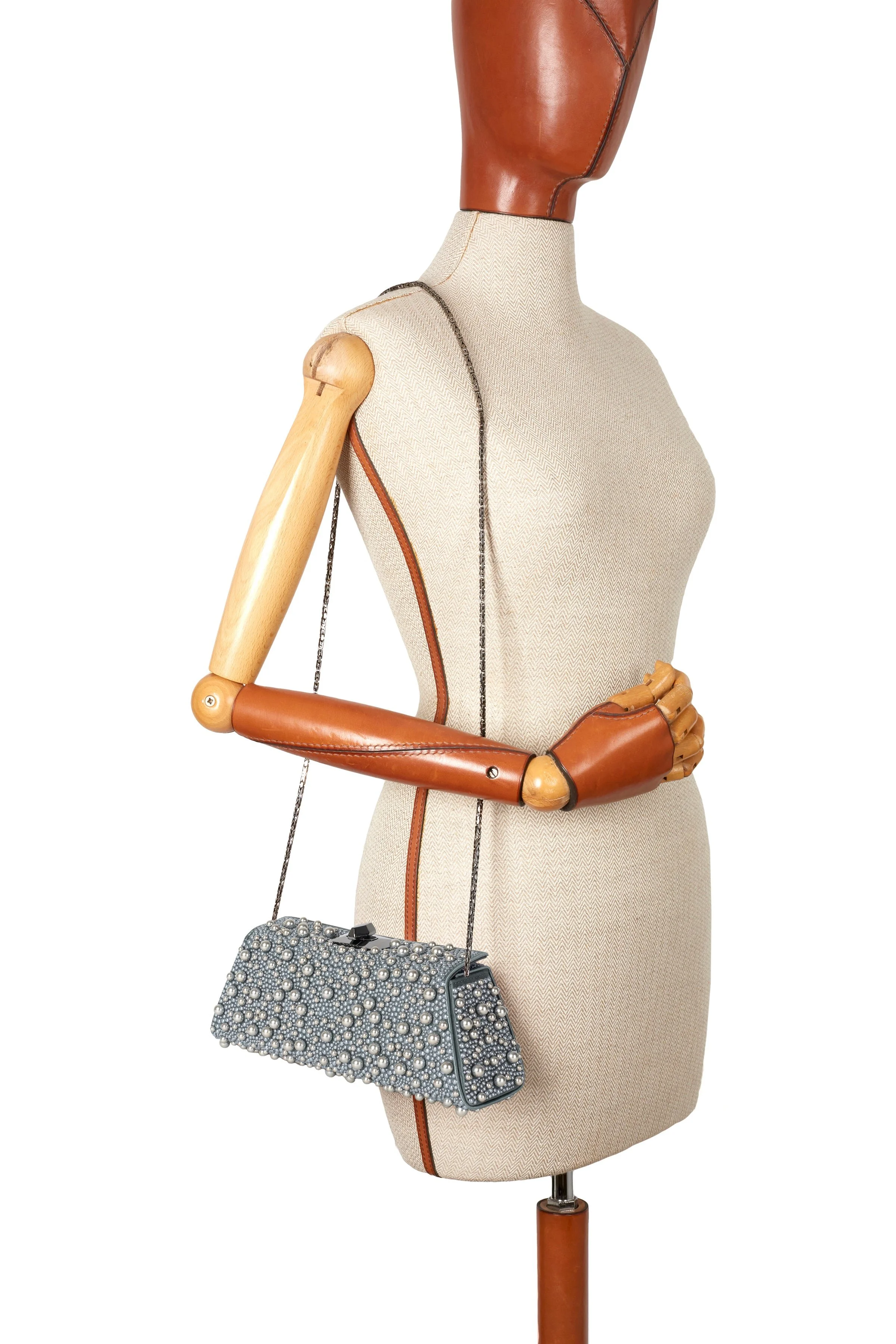 MINAL22-PERLES-GRIS-MODEL.jpg