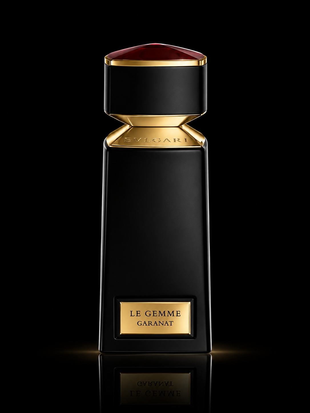 Flacon de parfum noir élégant avec détails en or, portant l'inscription 'Le Gemme Garanat'.