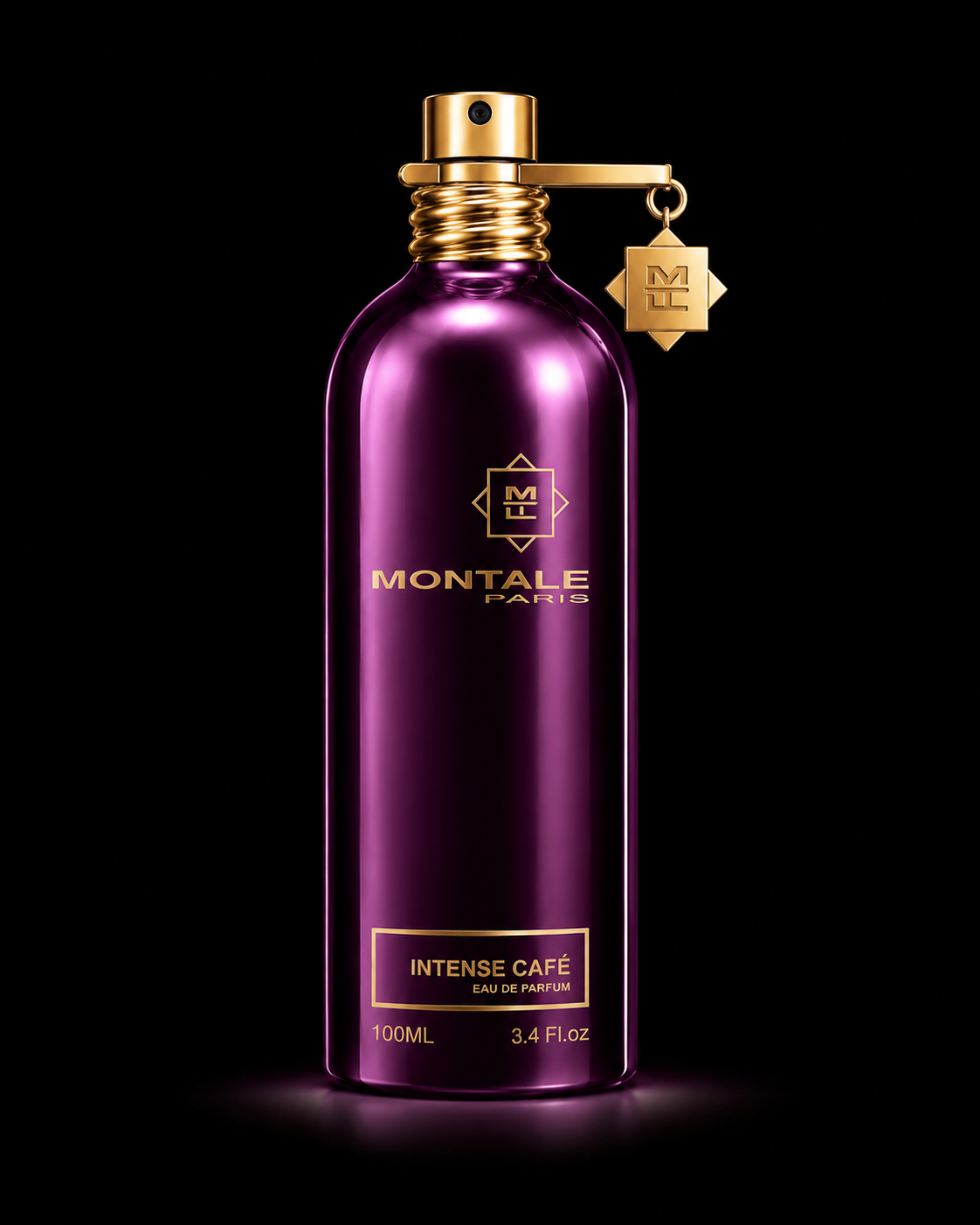 Flacon de parfum violet brillant avec détails en or, marqué 'Montale Paris' et 'Intense Café Eau de Parfum', doté d'un bouchon or et d'un charm or suspendu