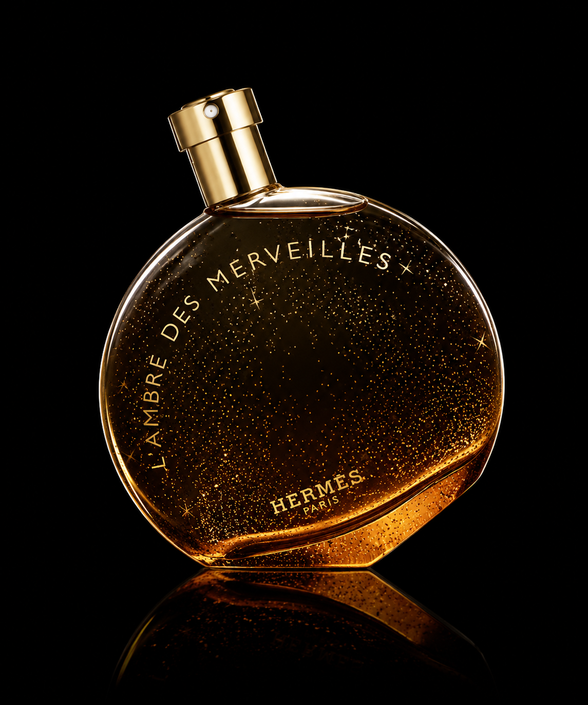Flacon de parfum Hermès 'L'Ambre des Merveilles' avec un design doré et scintillant sur fond noir.