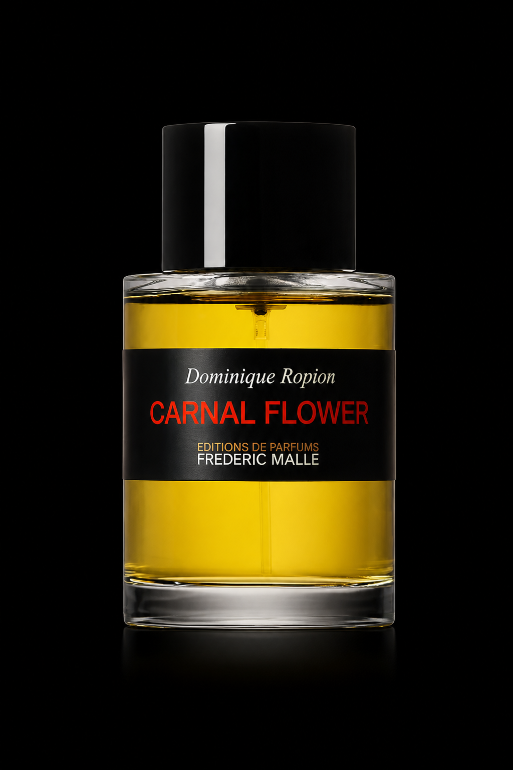 Flacon de parfum avec liquide jaune, fond noir, étiquette noir avec texte blanc, rouge et or, nom 'Carnal Flower', créateur 'Dominique Ropion', maison 'Frederic Malle'.
