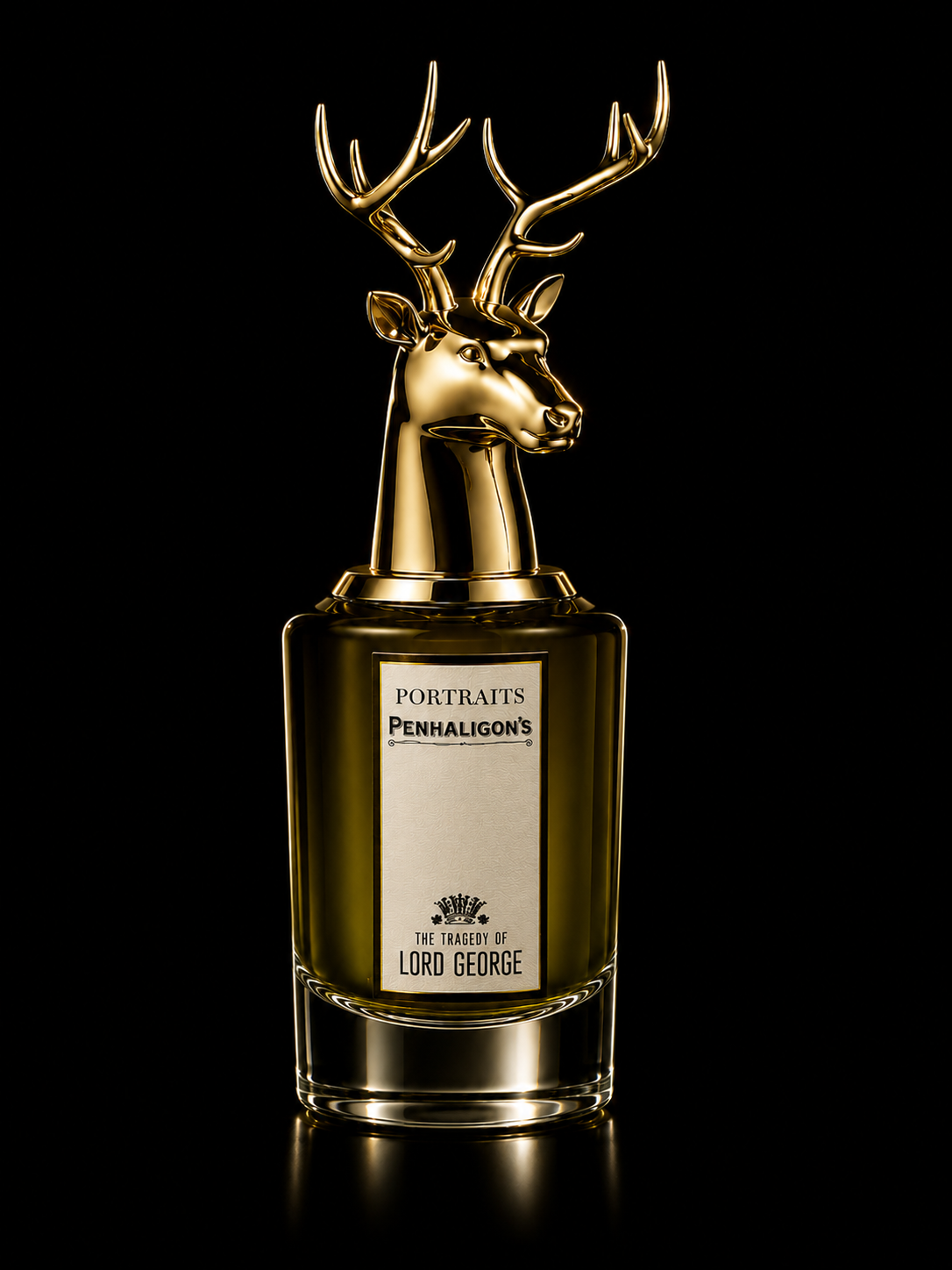 Flacon de parfum doré avec tête de cerf en relief sur le bouchon, portant une étiquette avec l'inscription 'PORTRAITS PENHALIGON'S THE TRAGEDY OF LORD GEORGE'.