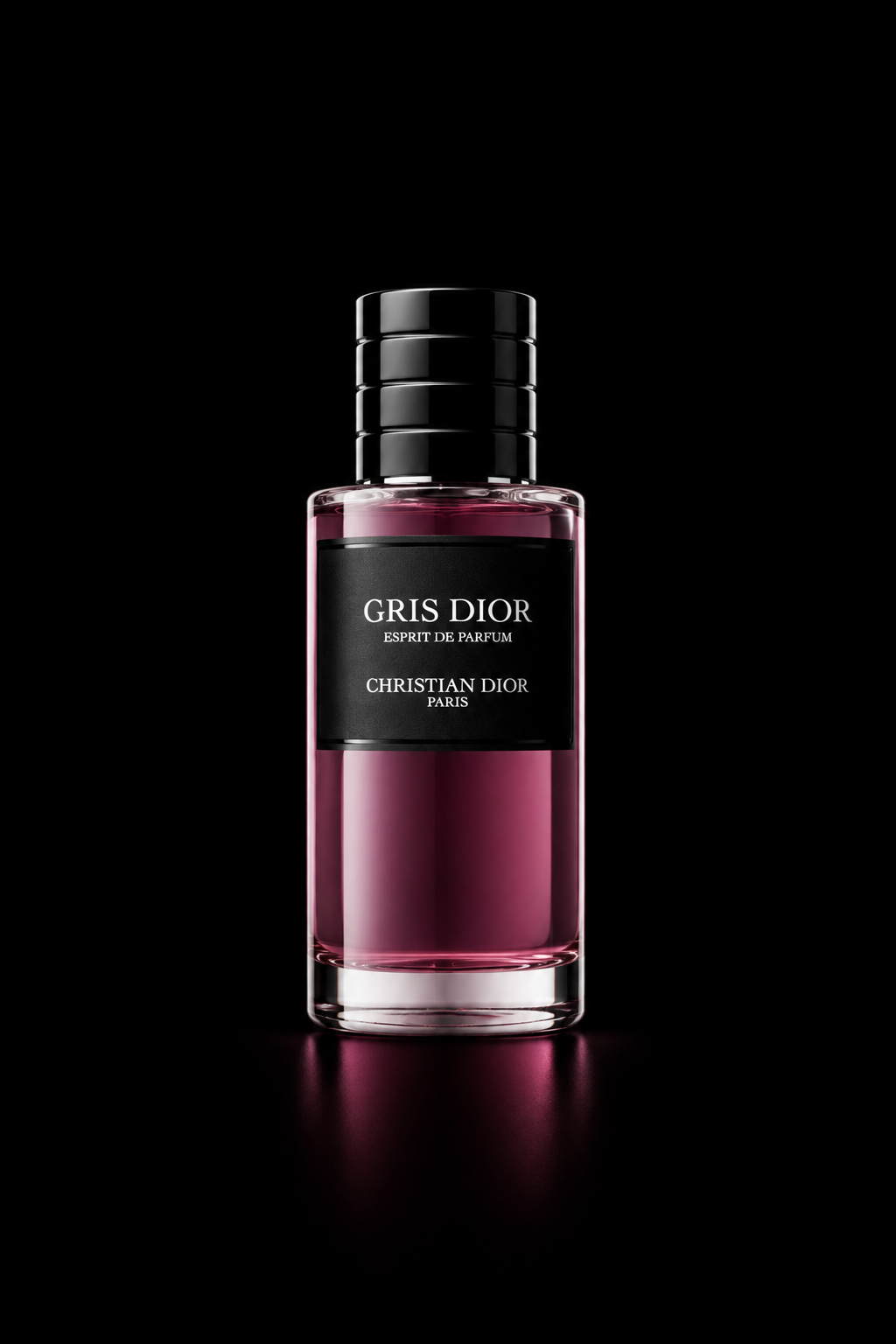 Bouteille de parfum Gris Dior Christian Dior, fond noir, look élégant et sophistiqué.