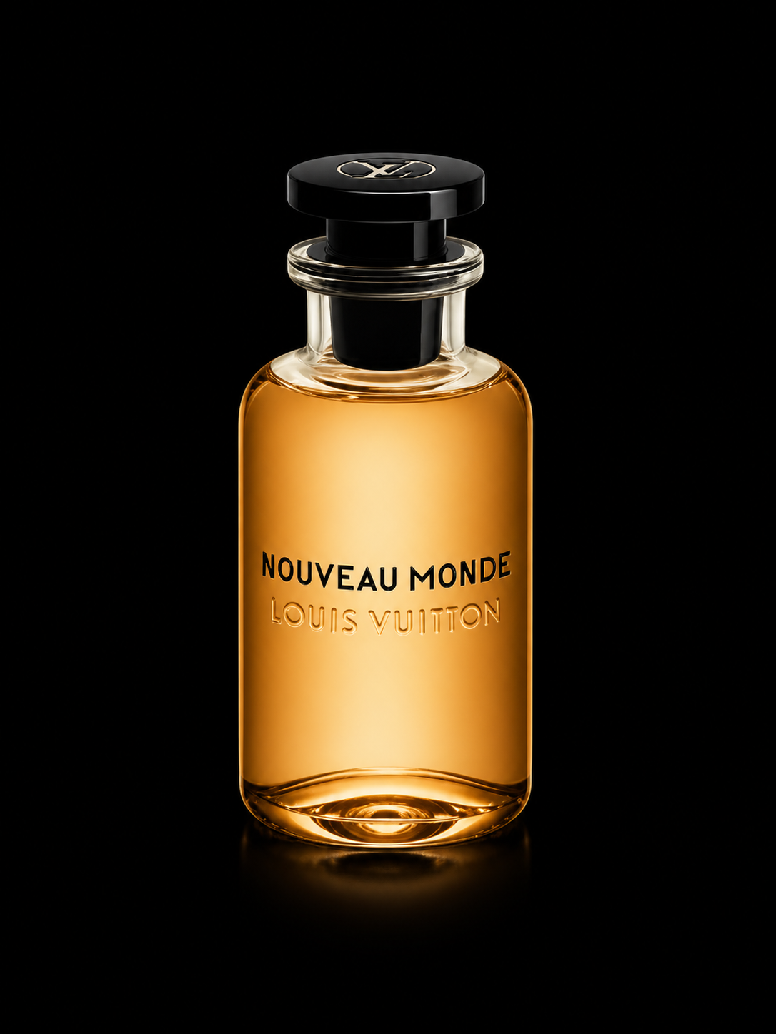 Une bouteille de parfum Louis Vuitton nommé 'Nouveau Monde' sur fond noir.