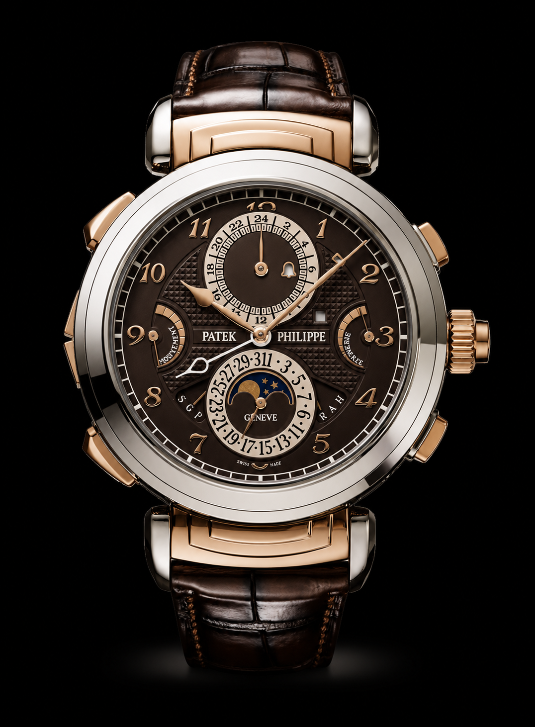 Montre de luxe avec cadran complexe, chiffres dorés, complication de phase de lune, calendrier, et deux aiguilles principales, sur bracelet en cuir brun.