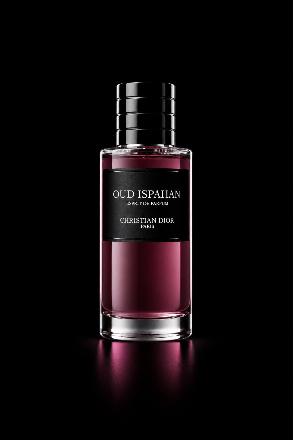 Flacon de parfum noir et rose de Christian Dior, nommé 'Oud Ispahan', avec un fond noir.
