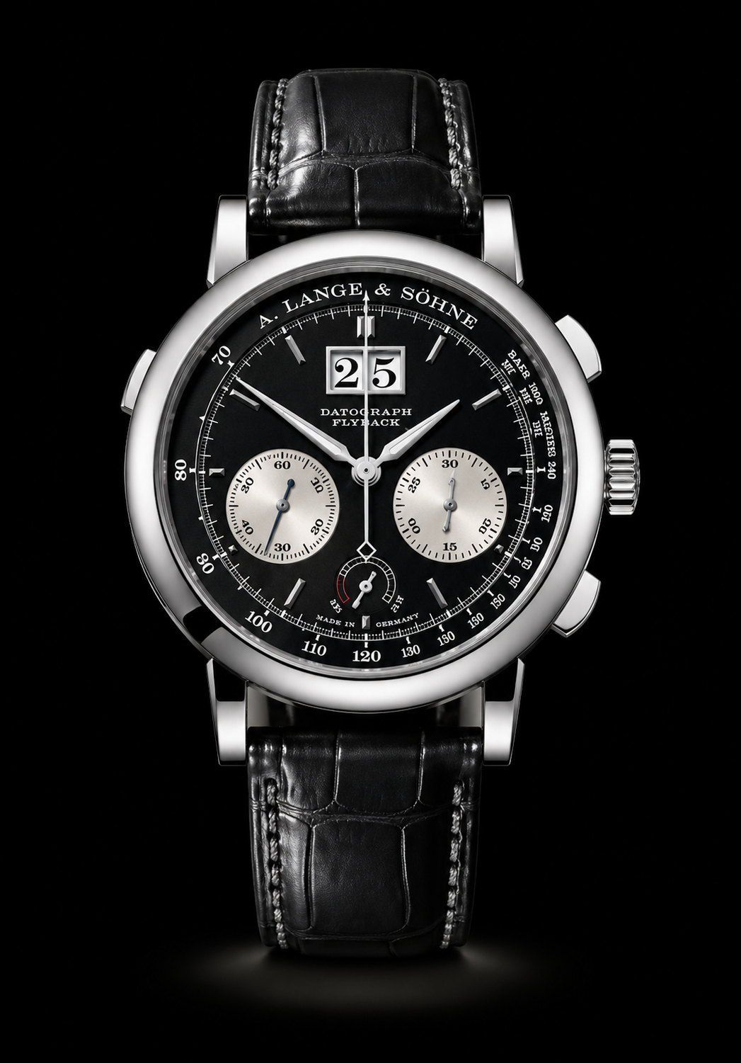 Montre de luxe noire et argentée avec cadran chronographe, grand affichage de la date, bracelet en cuir noir, fond noir et lumière douce