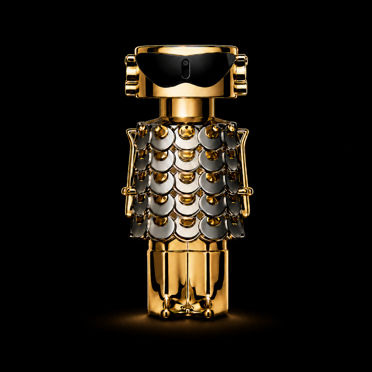 Un robot en forme de poupée ornementale avec un corps recouvert de disques métalliques argentés et or, portant des lunettes de soleil noires.