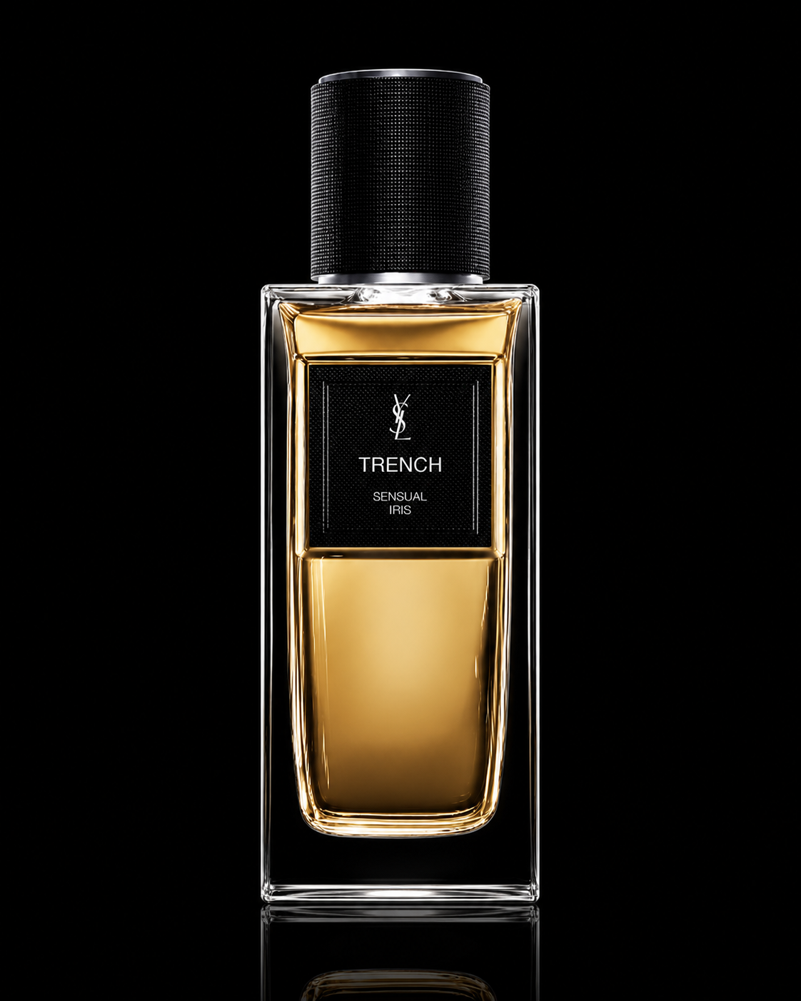 Une bouteille de parfum Yves Saint Laurent 'Trench' Spectateur Iris, avec un flacon en verre rectangulaire contenant un liquide doré, un bouchon noir et une étiquette noire avec le logo YSL