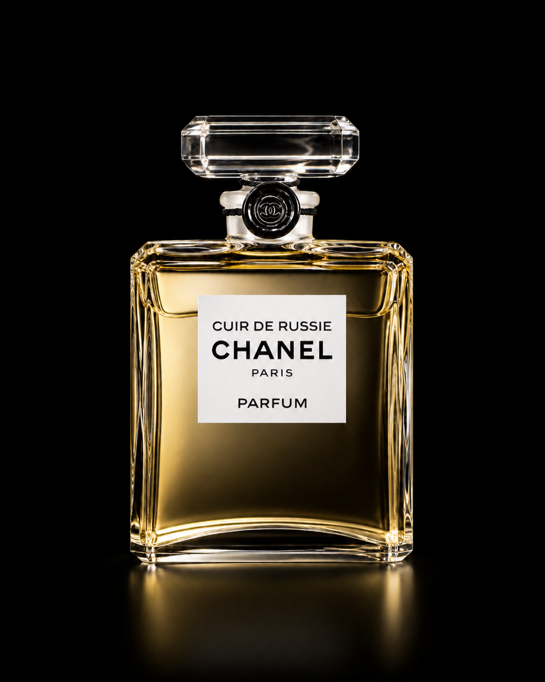 Une bouteille de parfum Chanel, appelée 'Cuir de Russie', avec un fond noir.