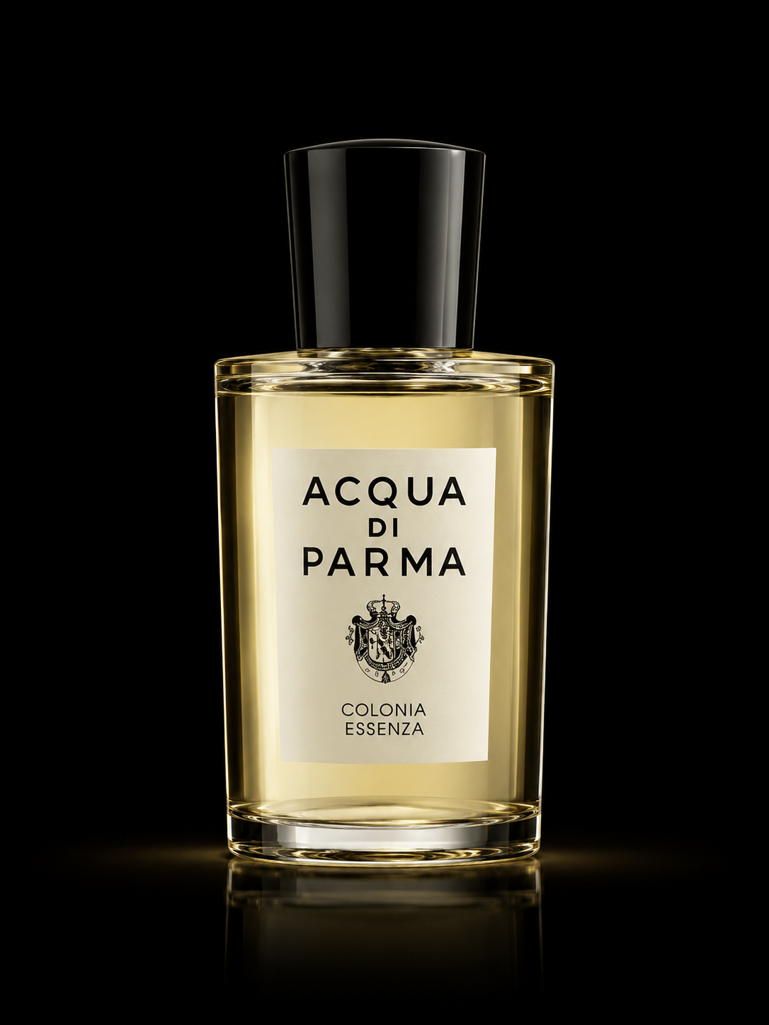 Flacon de parfum d'Acqua di Parma nommé Colonia Essenza, avec un fond noir.